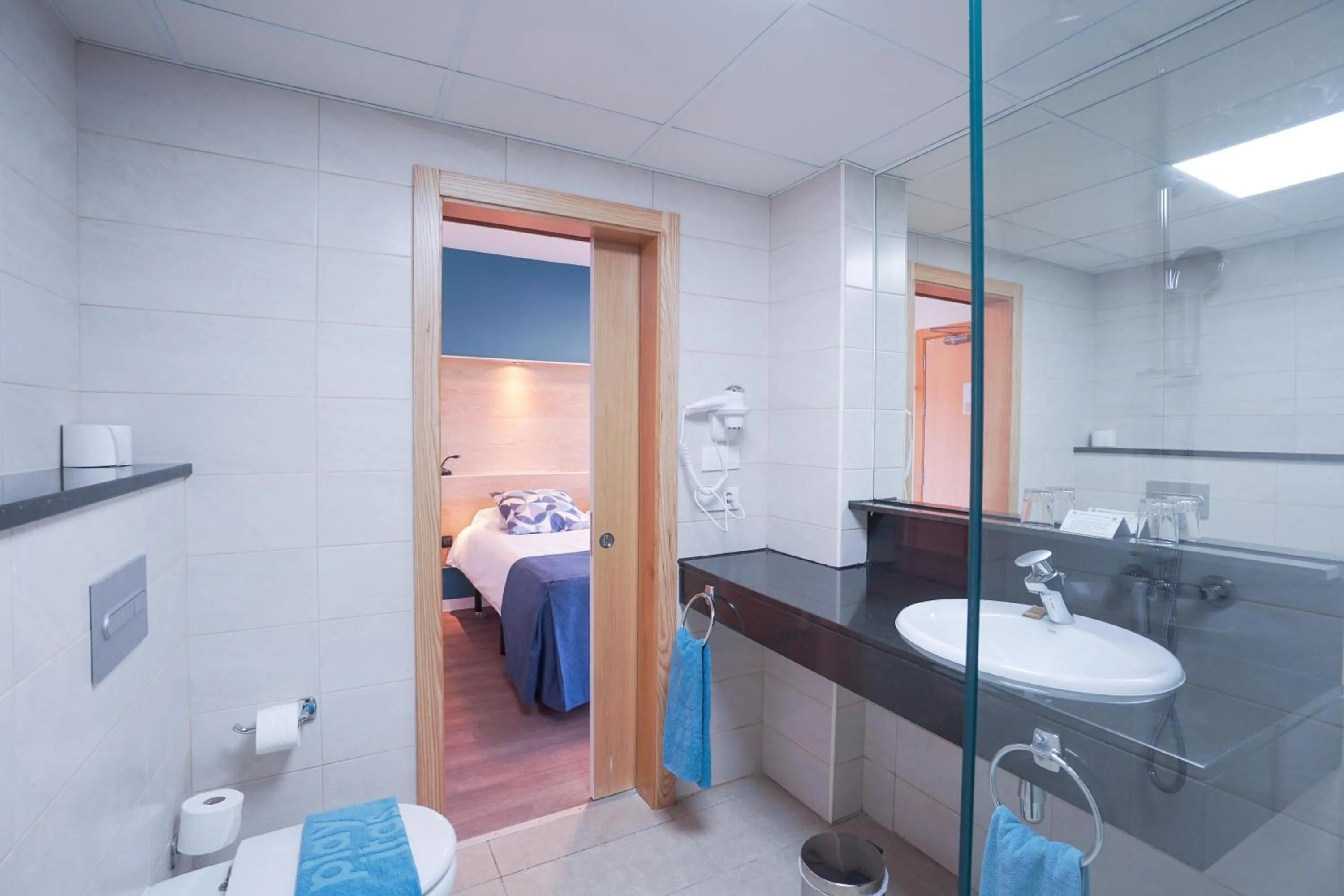 Bathroom, Bed in Playitas Hotel - Sports Resort