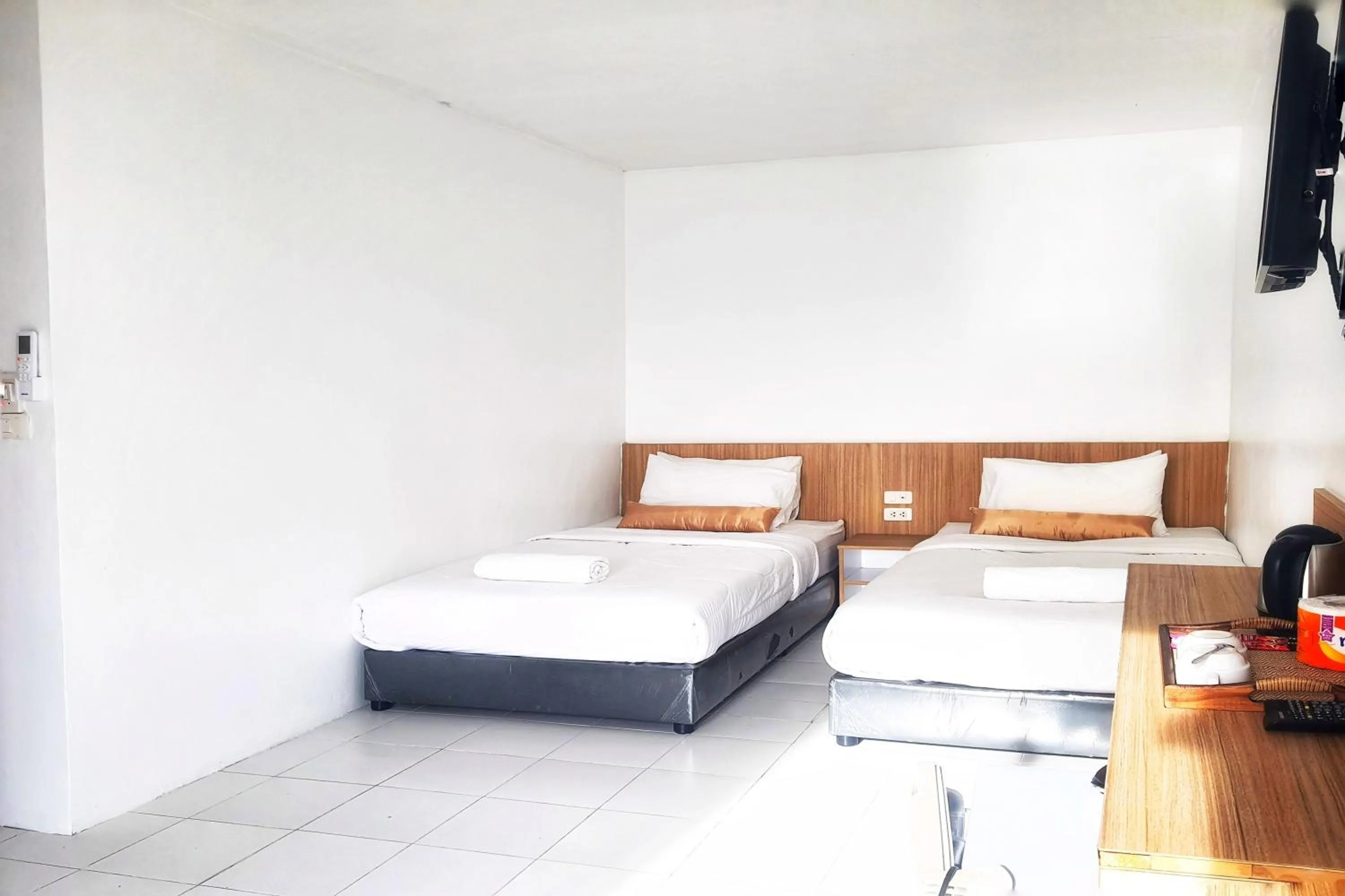 Bed in Patong Bay Inn