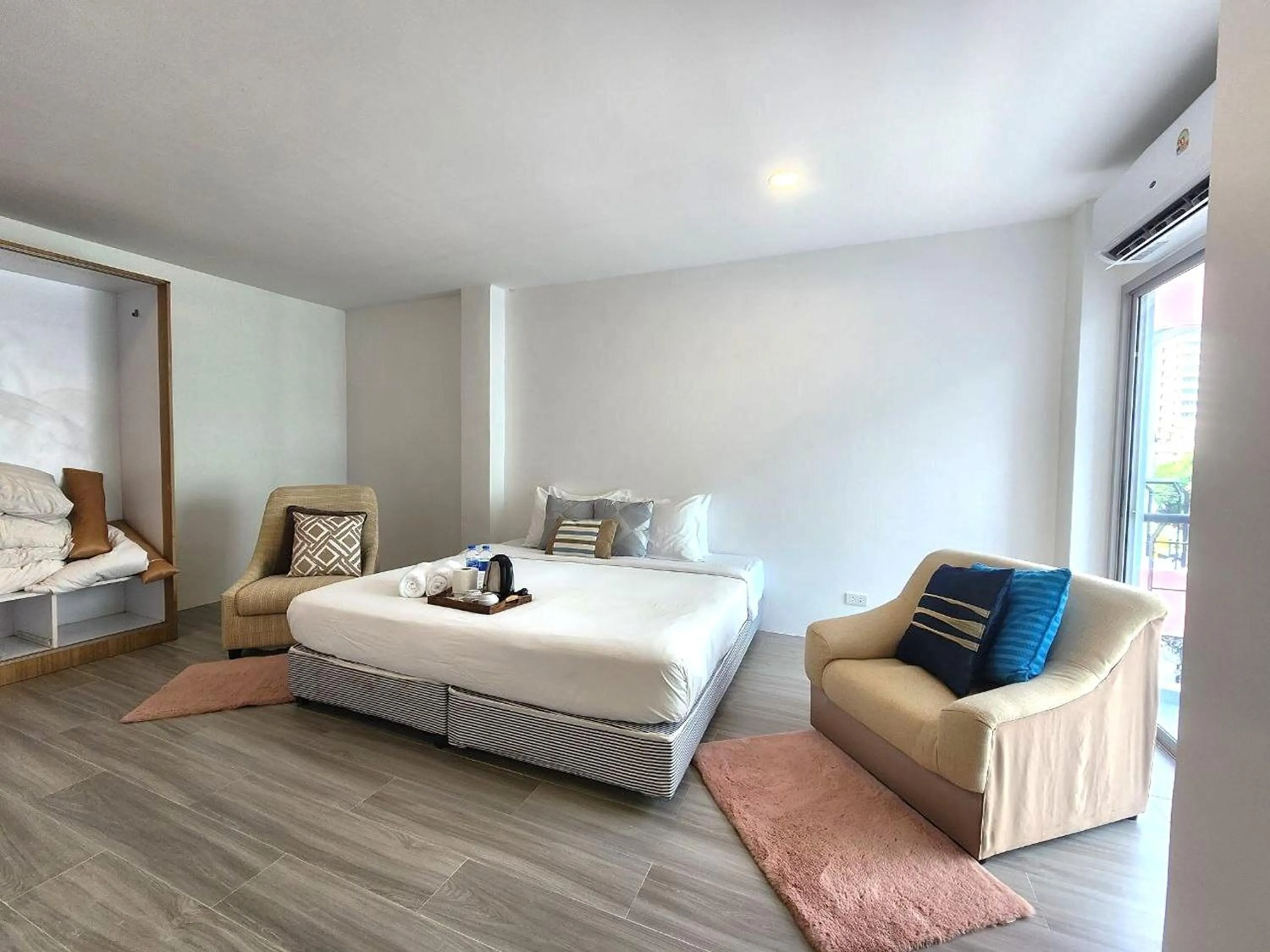 Bed in Patong Bay Inn