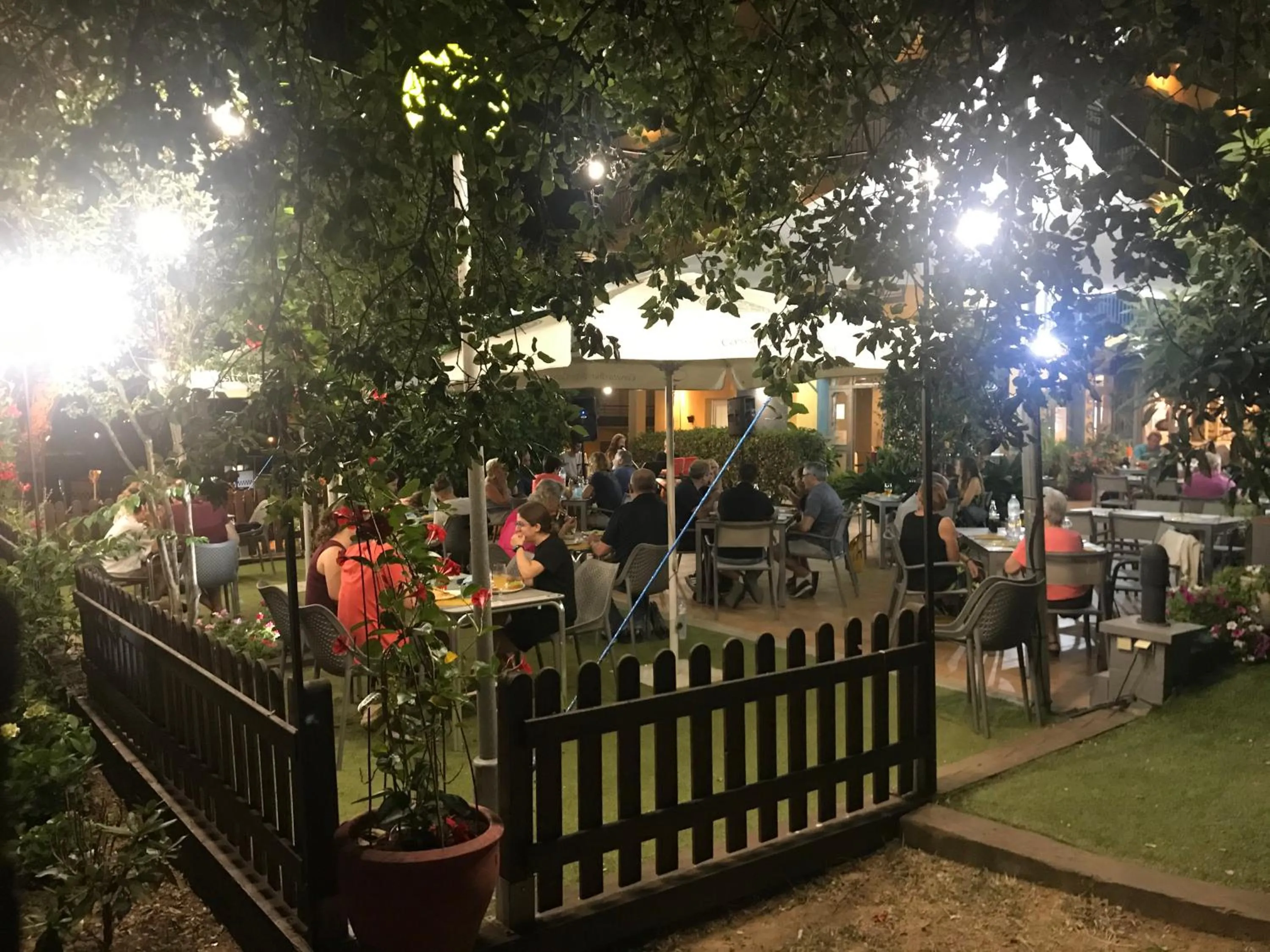 Restaurant/places to eat in Hotel Esteba