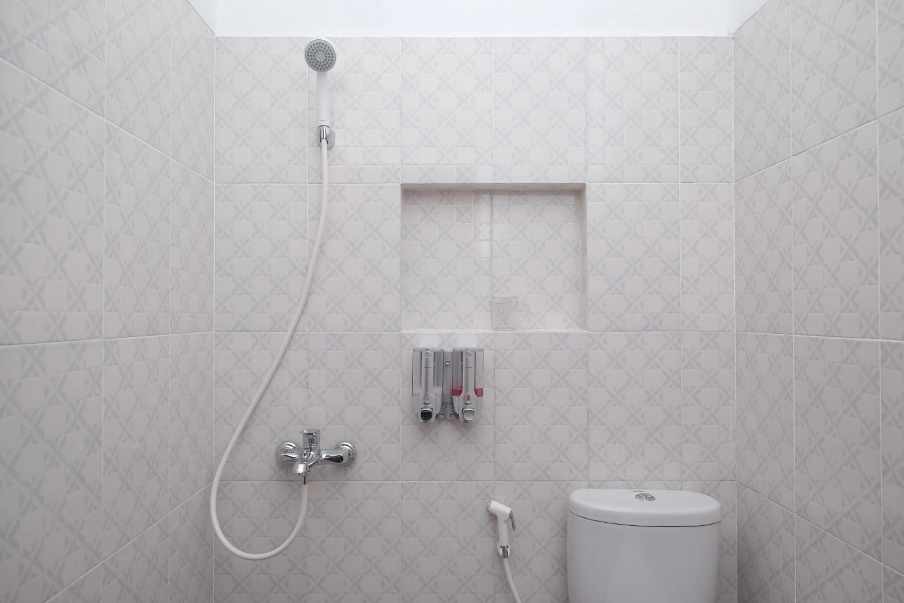 Bathroom in RedDoorz Syariah near Kampus UNSOED Purwokerto