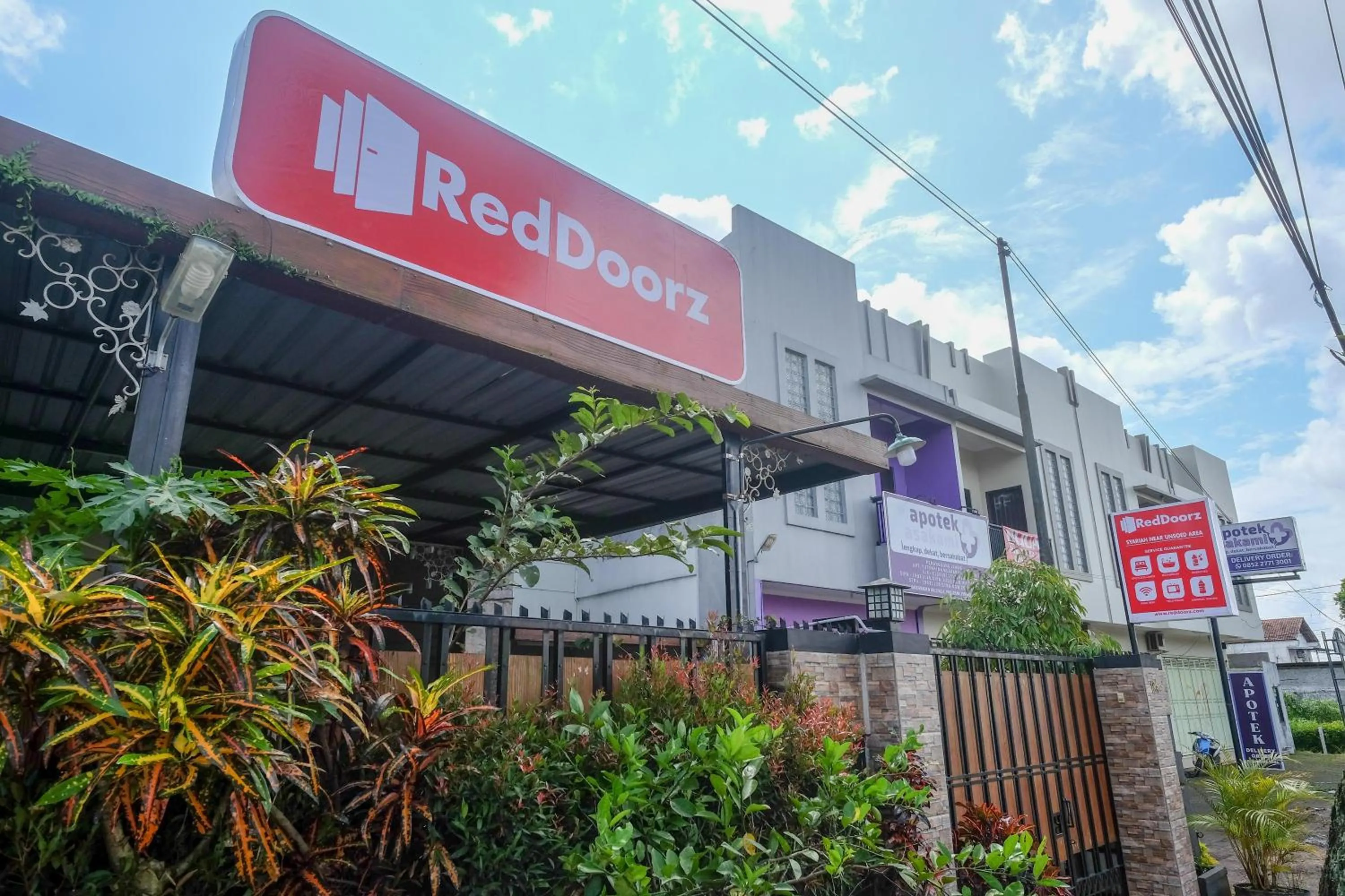 Property logo or sign in RedDoorz Syariah near Kampus UNSOED Purwokerto