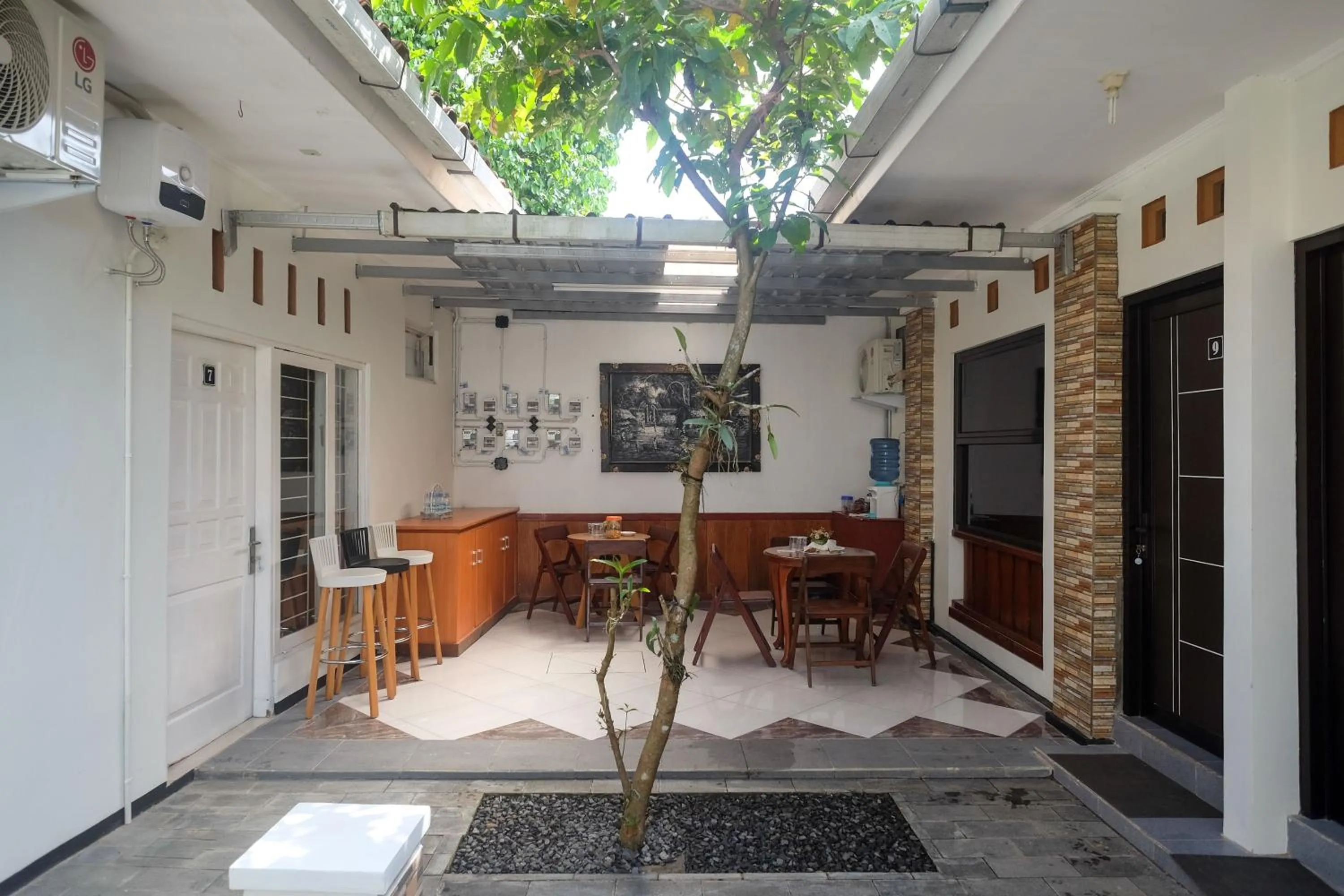 Patio in RedDoorz Syariah near Kampus UNSOED Purwokerto