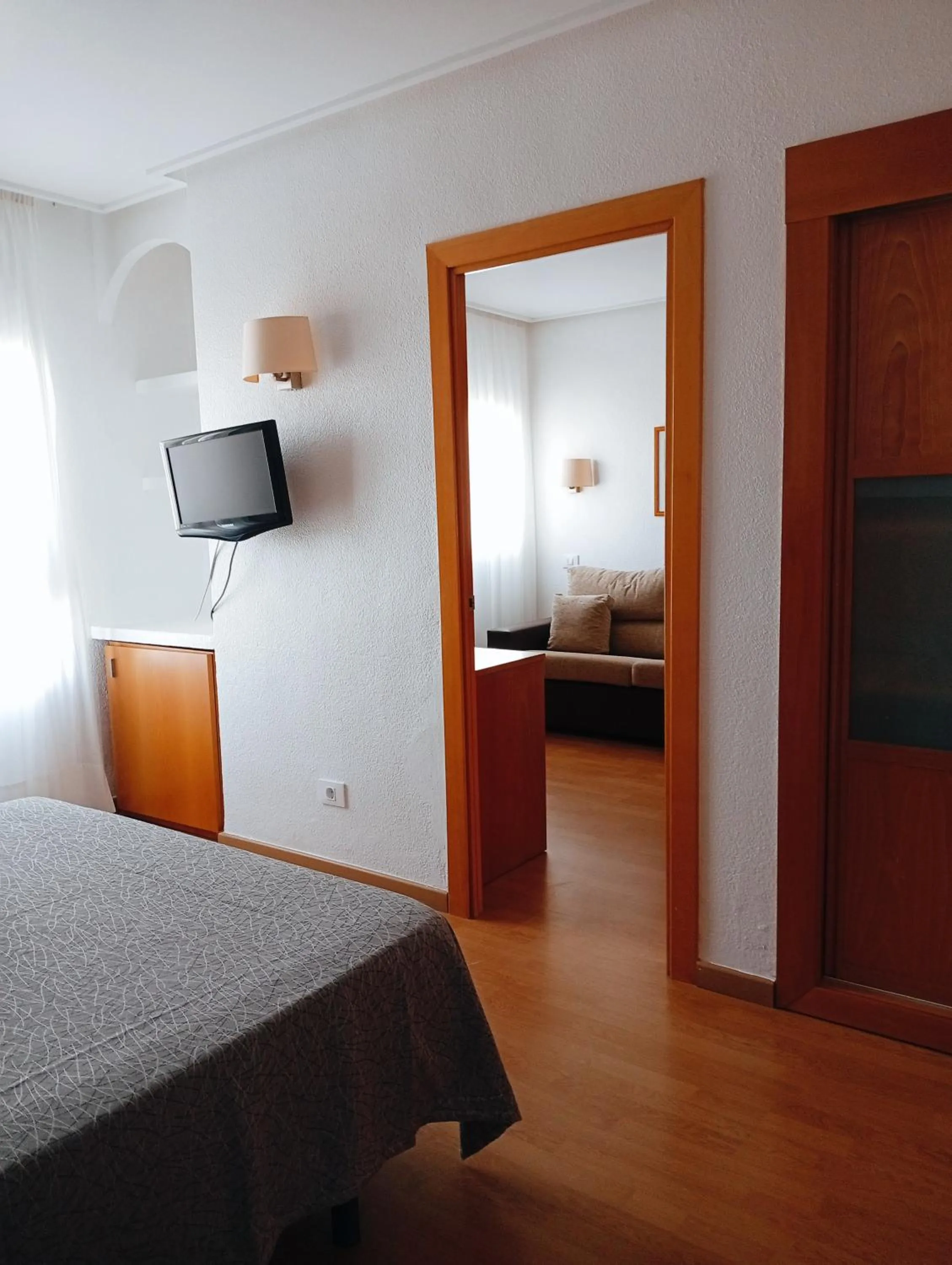 Photo of the whole room, Bed in Torrejoven