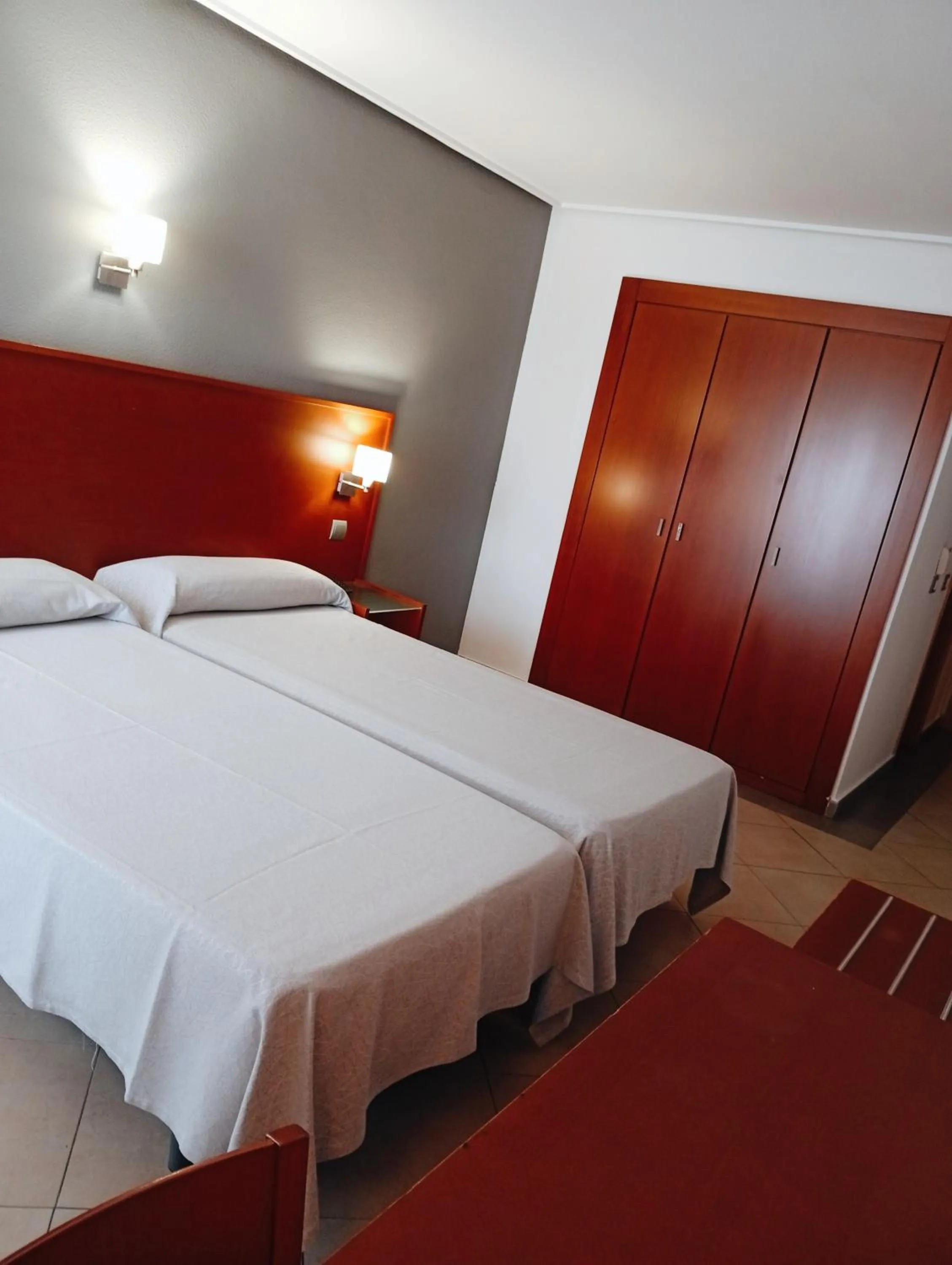 Photo of the whole room, Bed in Torrejoven