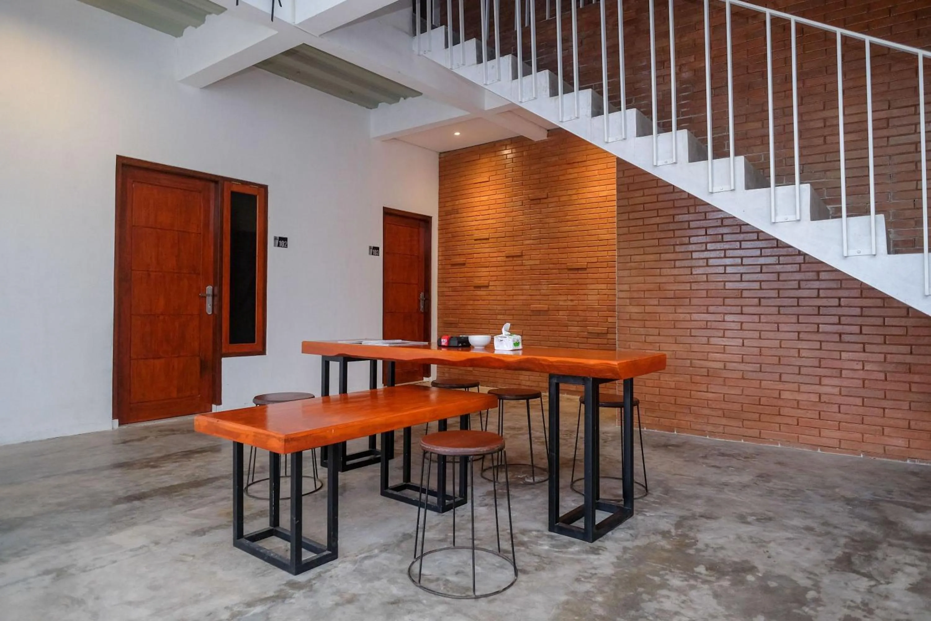 Dining area in Urbanview Griya Kusumo Seturan Yogyakarta