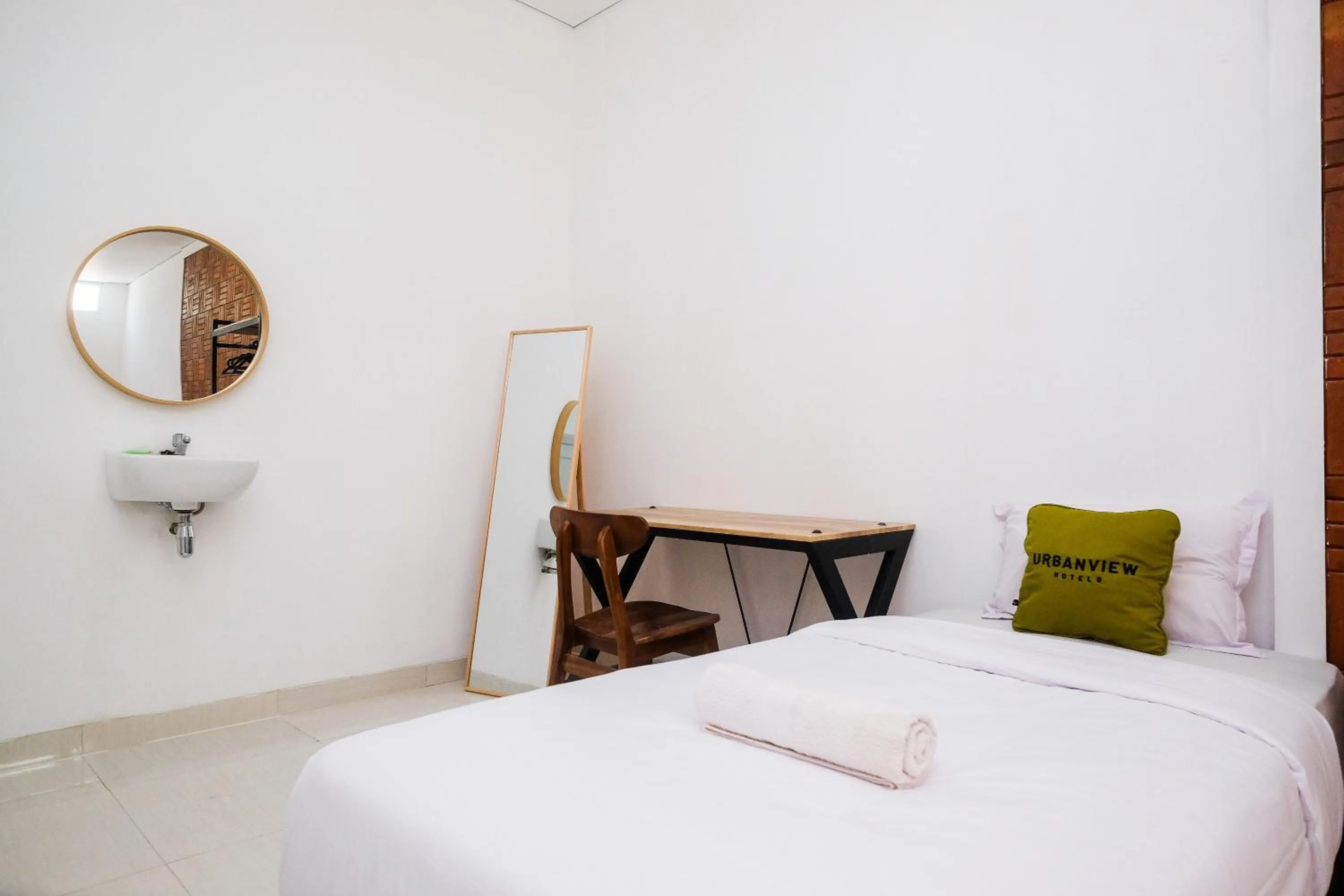 Bedroom, Bed in Urbanview Griya Kusumo Seturan Yogyakarta