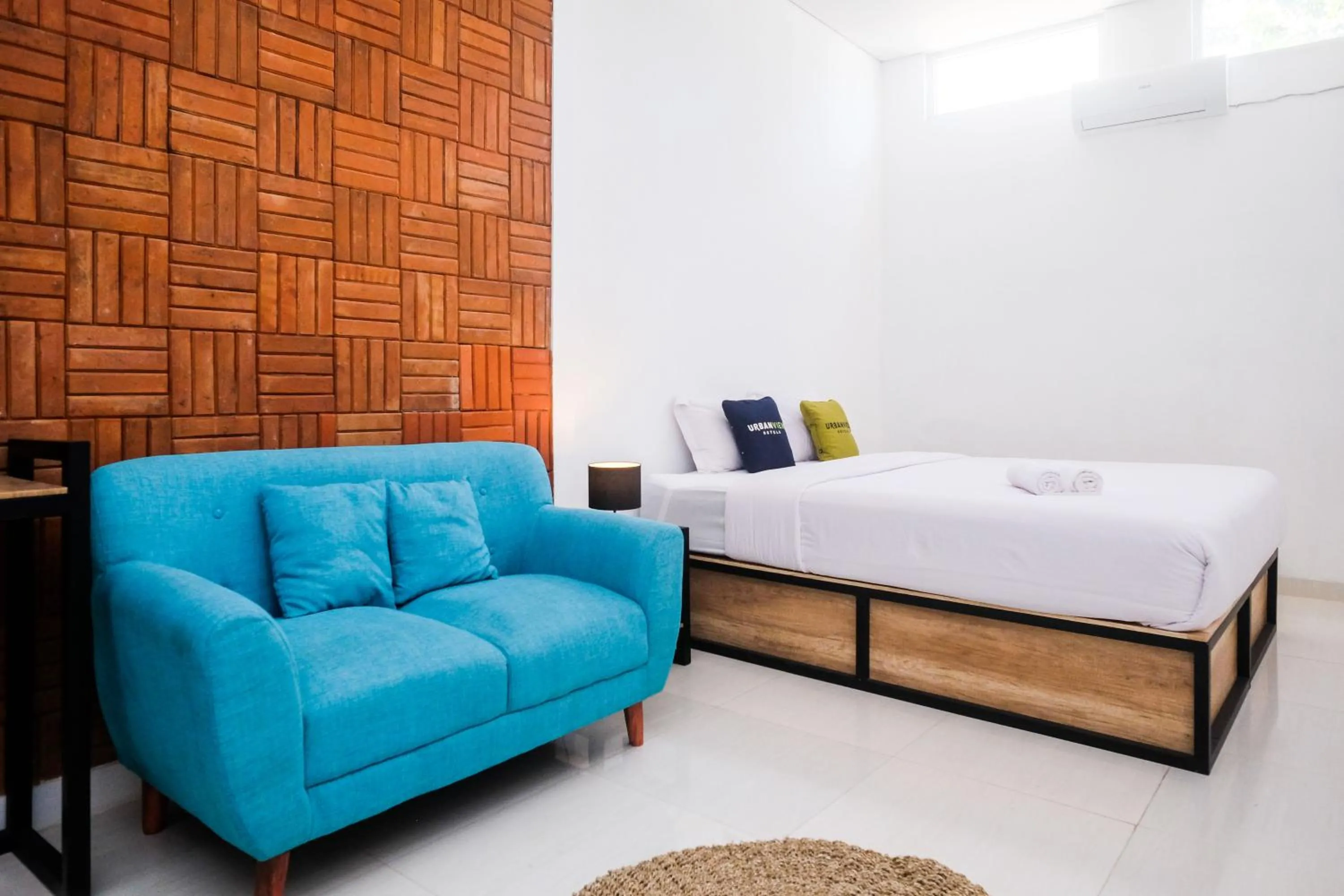 Seating area, Bed in Urbanview Griya Kusumo Seturan Yogyakarta