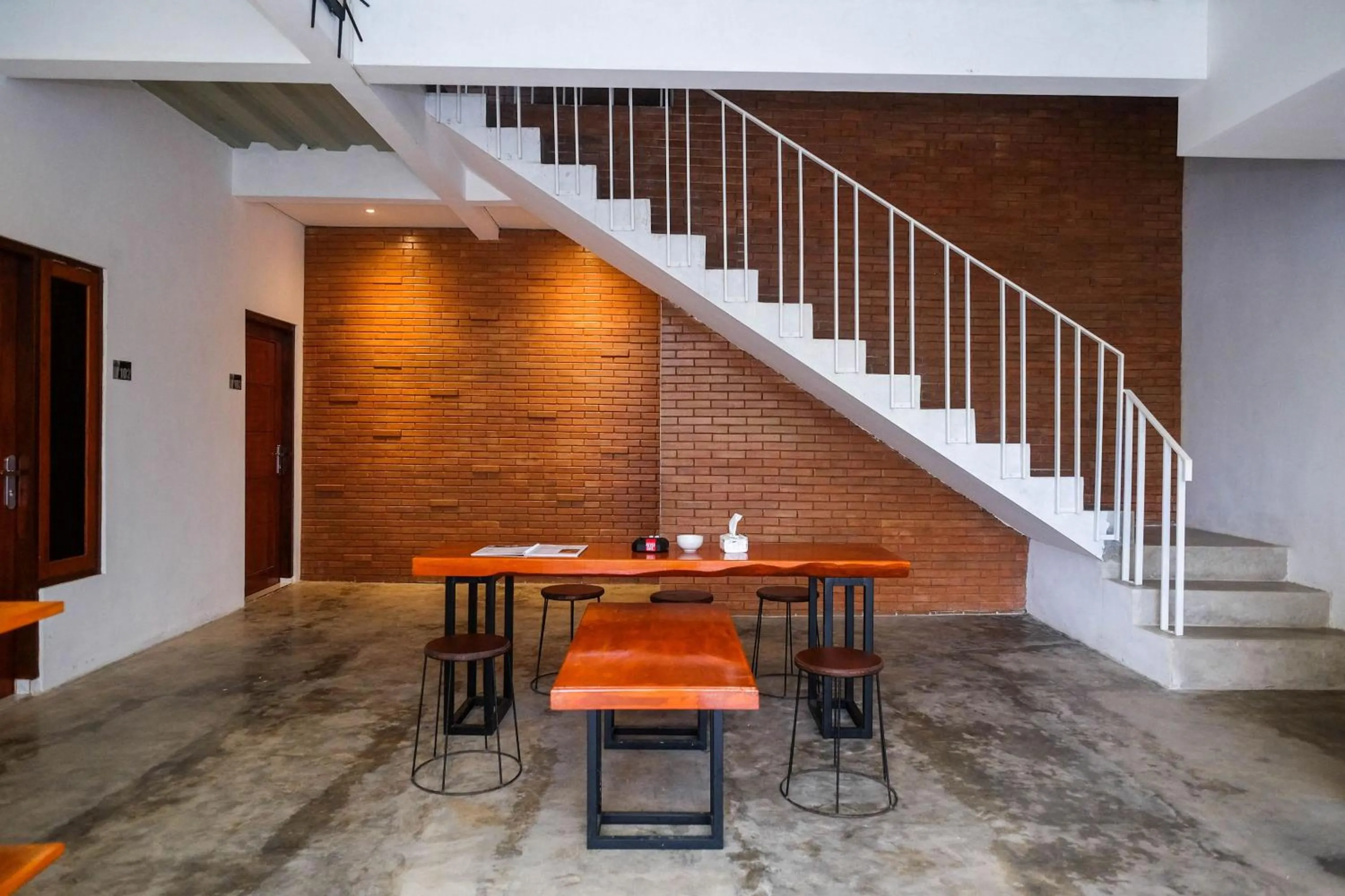 Dining area in Urbanview Griya Kusumo Seturan Yogyakarta