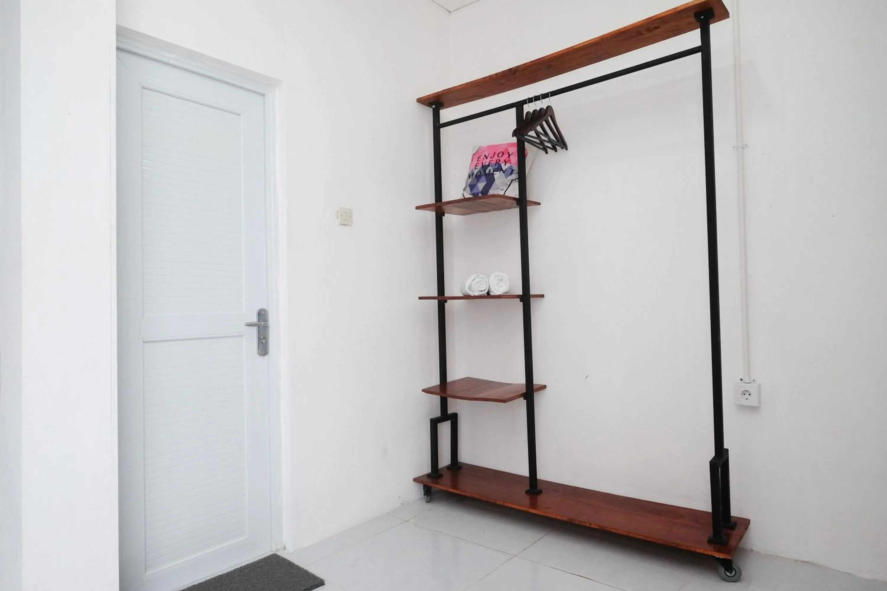 wardrobe in Urbanview Griya Kusumo Seturan Yogyakarta