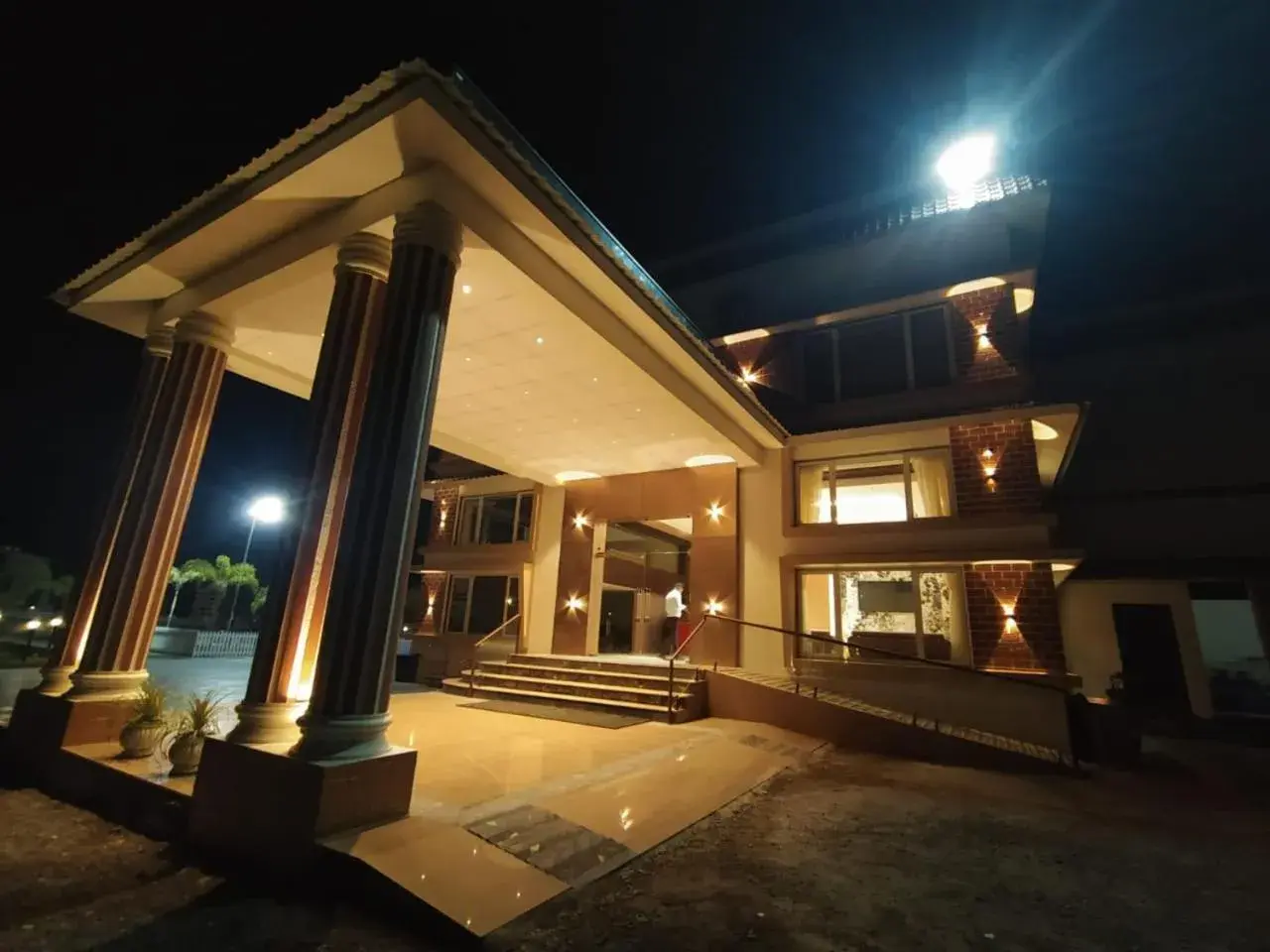 Property building in Flamingo Club and Resort Una 3 Km Away from Diu Check Post Property building in Flamingo Club and Resort Una 3 Km Away from Diu Check Post