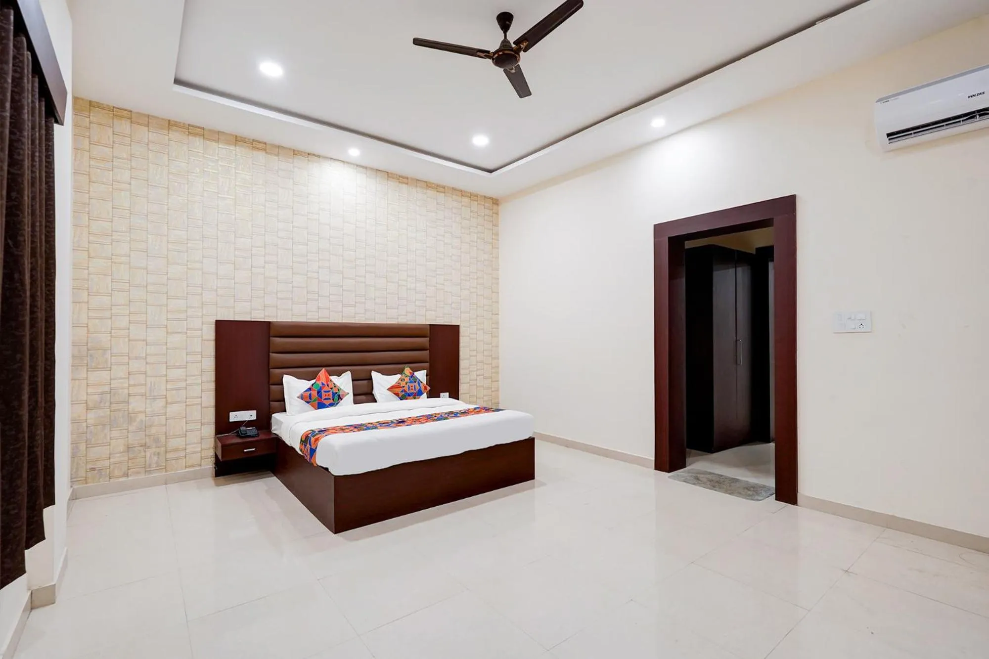 Bed in FabHotel Palm Bliss