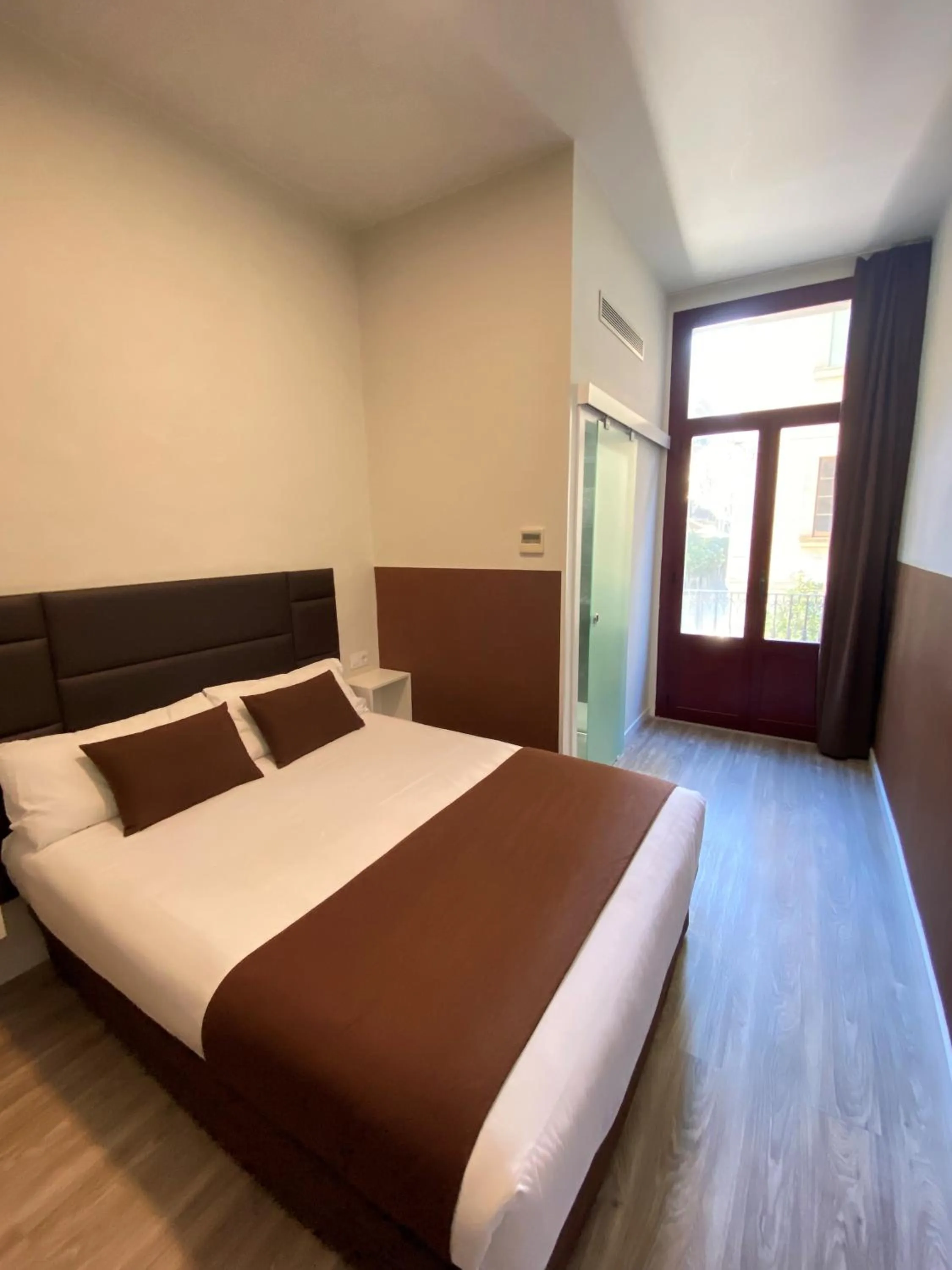 Photo of the whole room, Bed in BCN Urbaness Hotels Bonavista