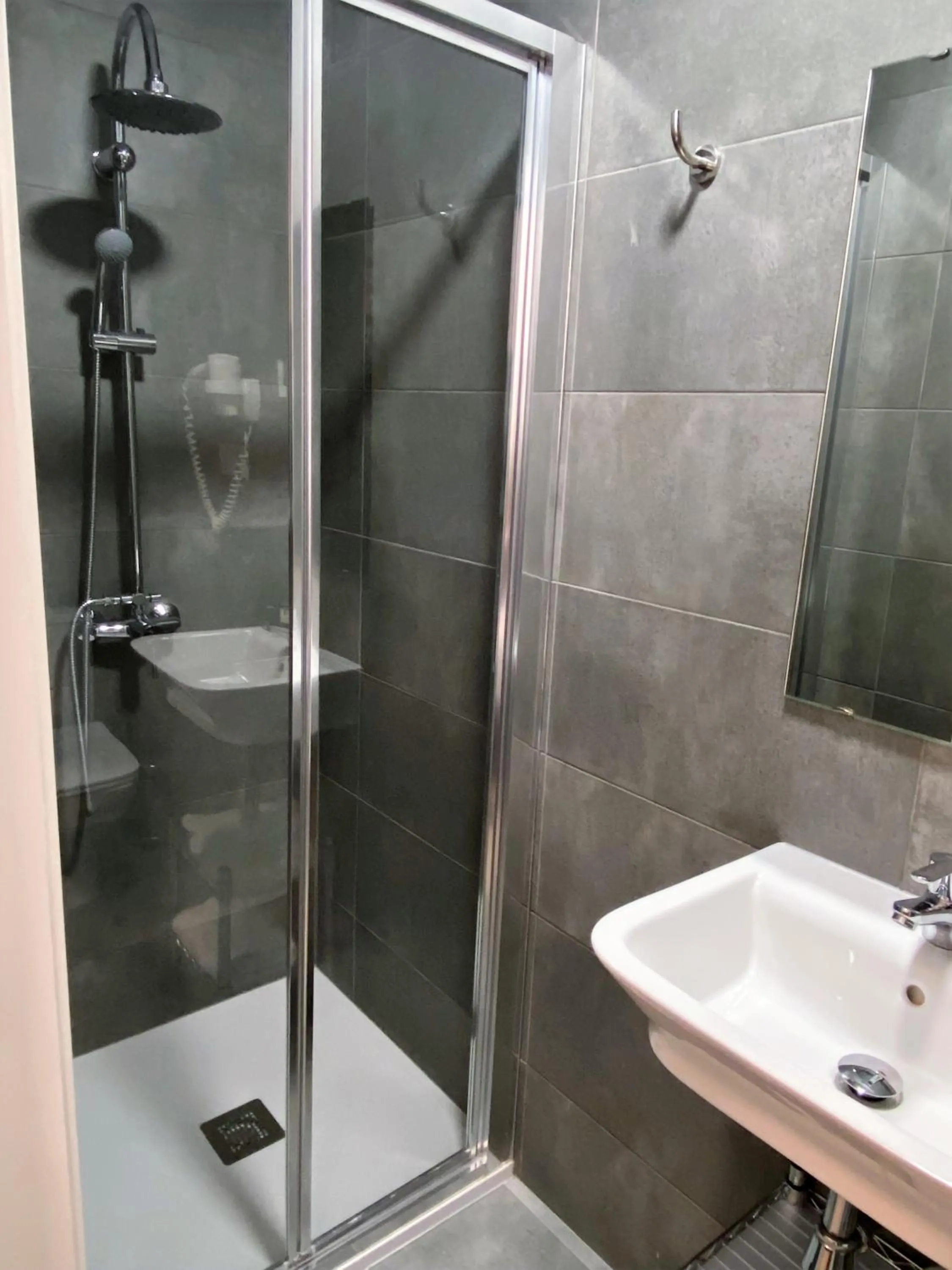 Bathroom in BCN Urbaness Hotels Bonavista