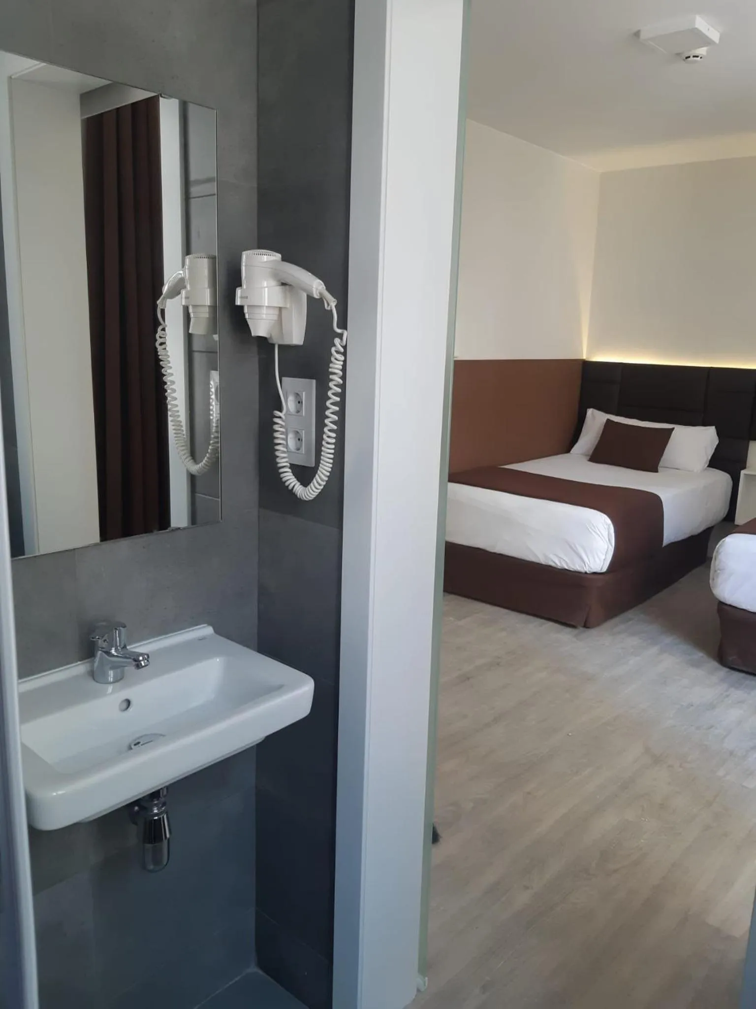 Bathroom, Bed in BCN Urbaness Hotels Bonavista