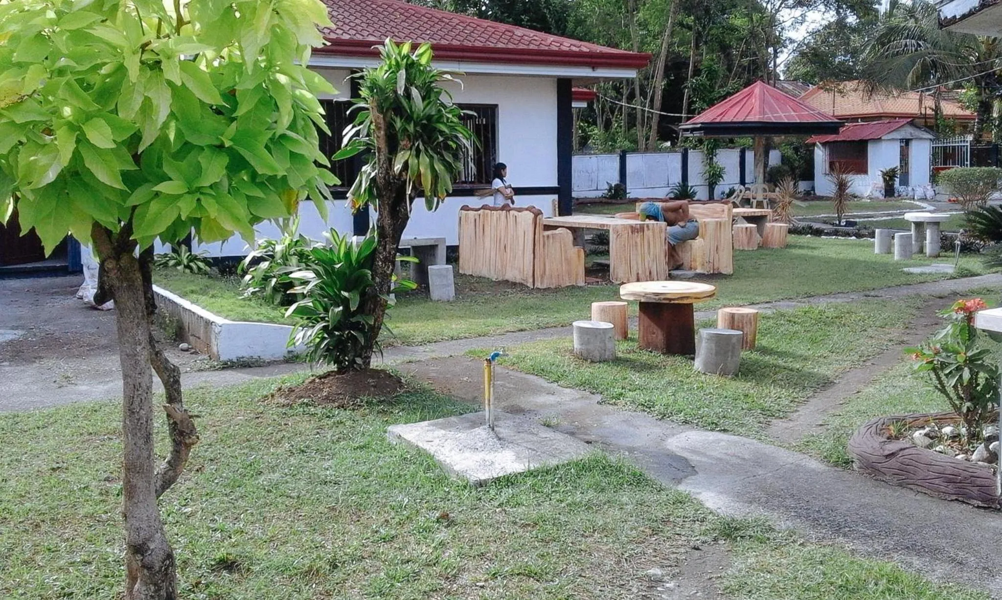 Garden view in RedDoorz @ Golden Travellers Inn Antique