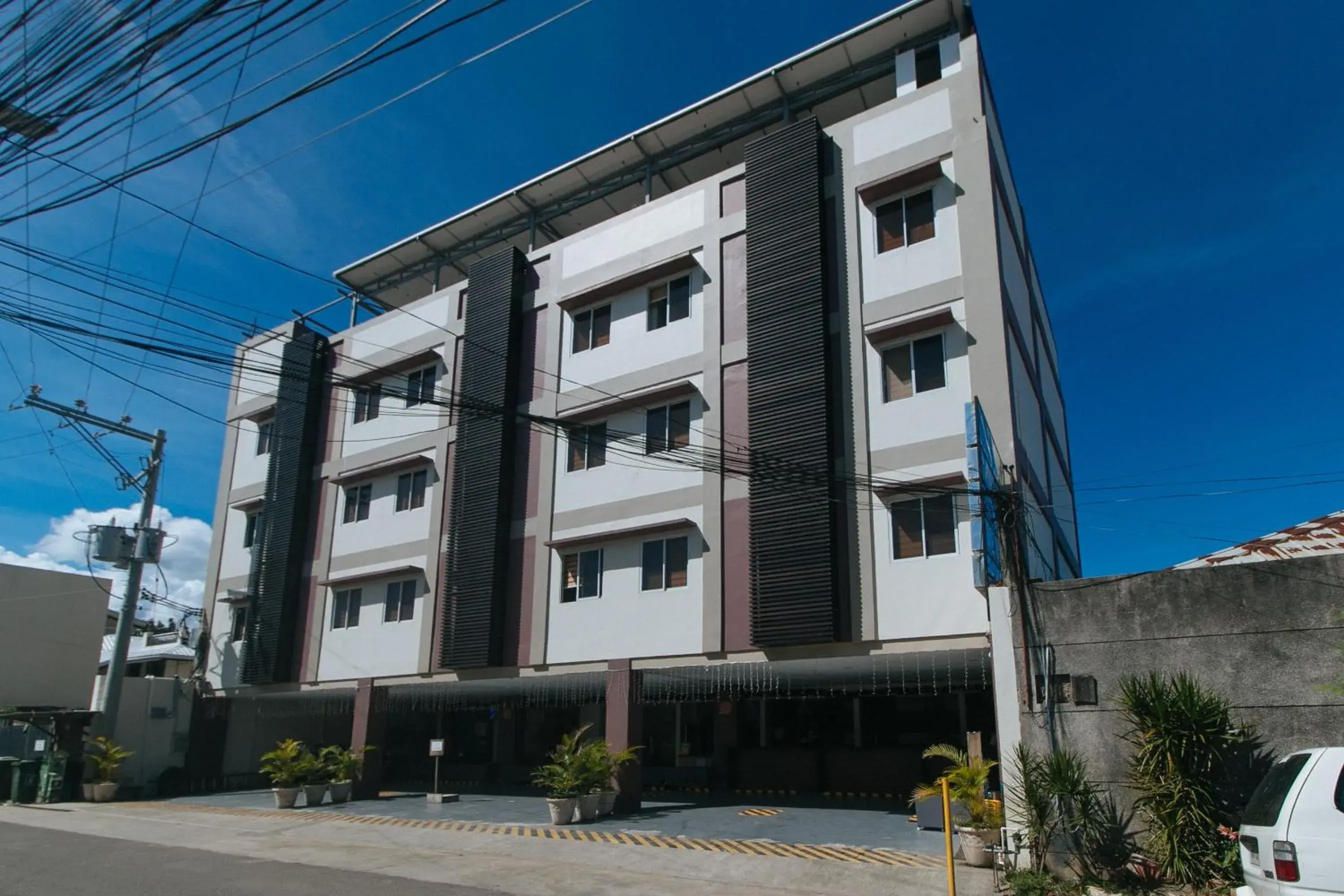 Property building in RedDoorz @ Leoncia Apartelle Mandaue City Property building in RedDoorz @ Leoncia Apartelle Mandaue City