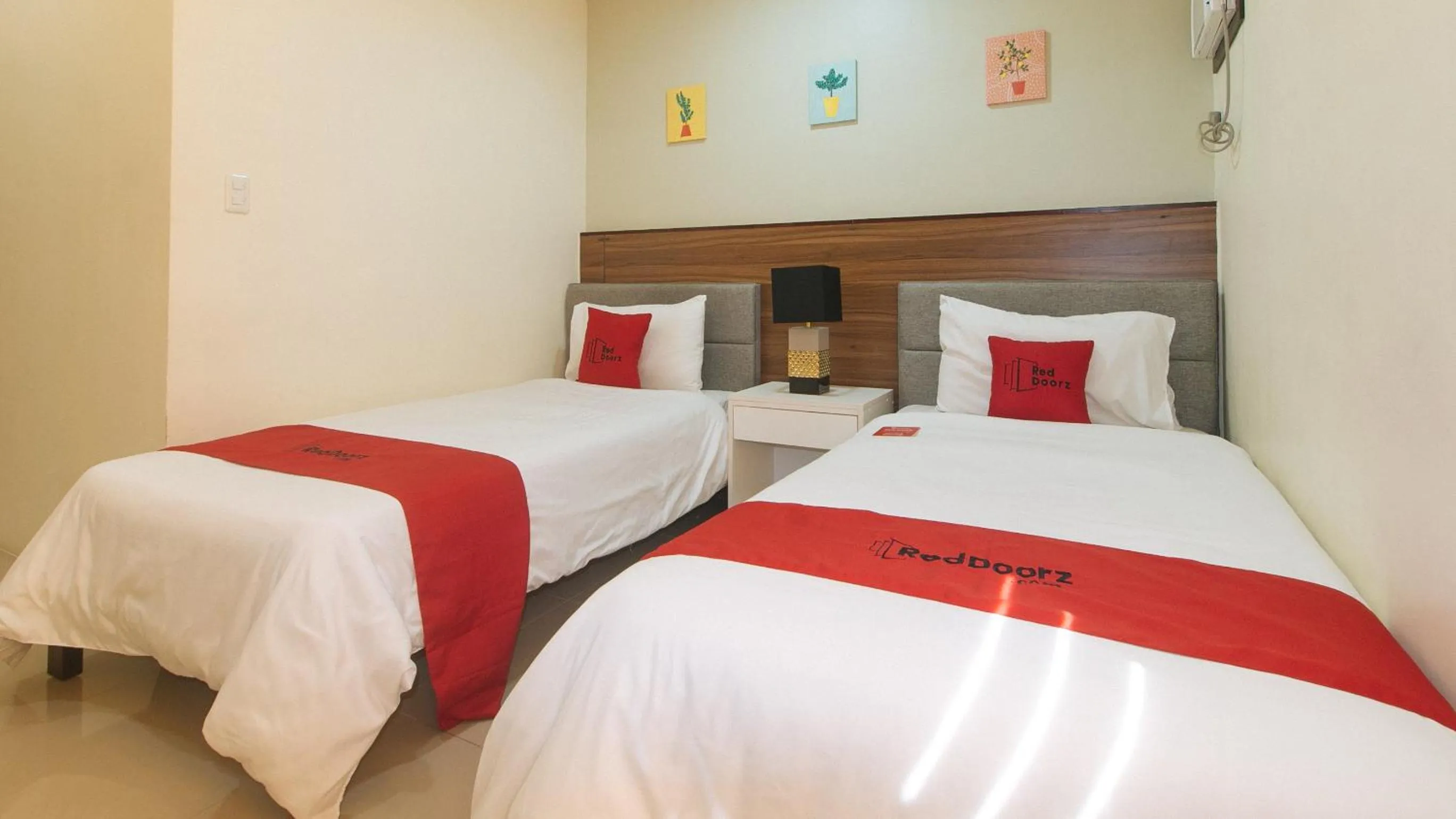 Bed in RedDoorz @ Leoncia Apartelle Mandaue City