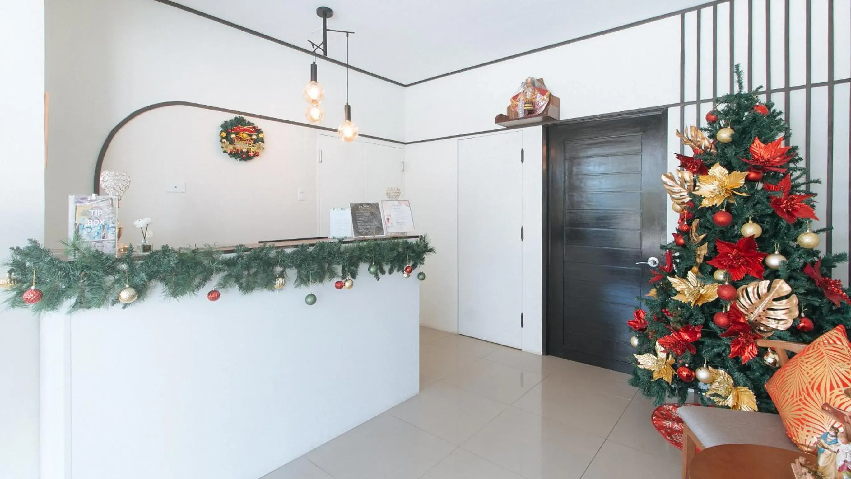 Lobby or reception in RedDoorz @ Leoncia Apartelle Mandaue City Lobby or reception in RedDoorz @ Leoncia Apartelle Mandaue City