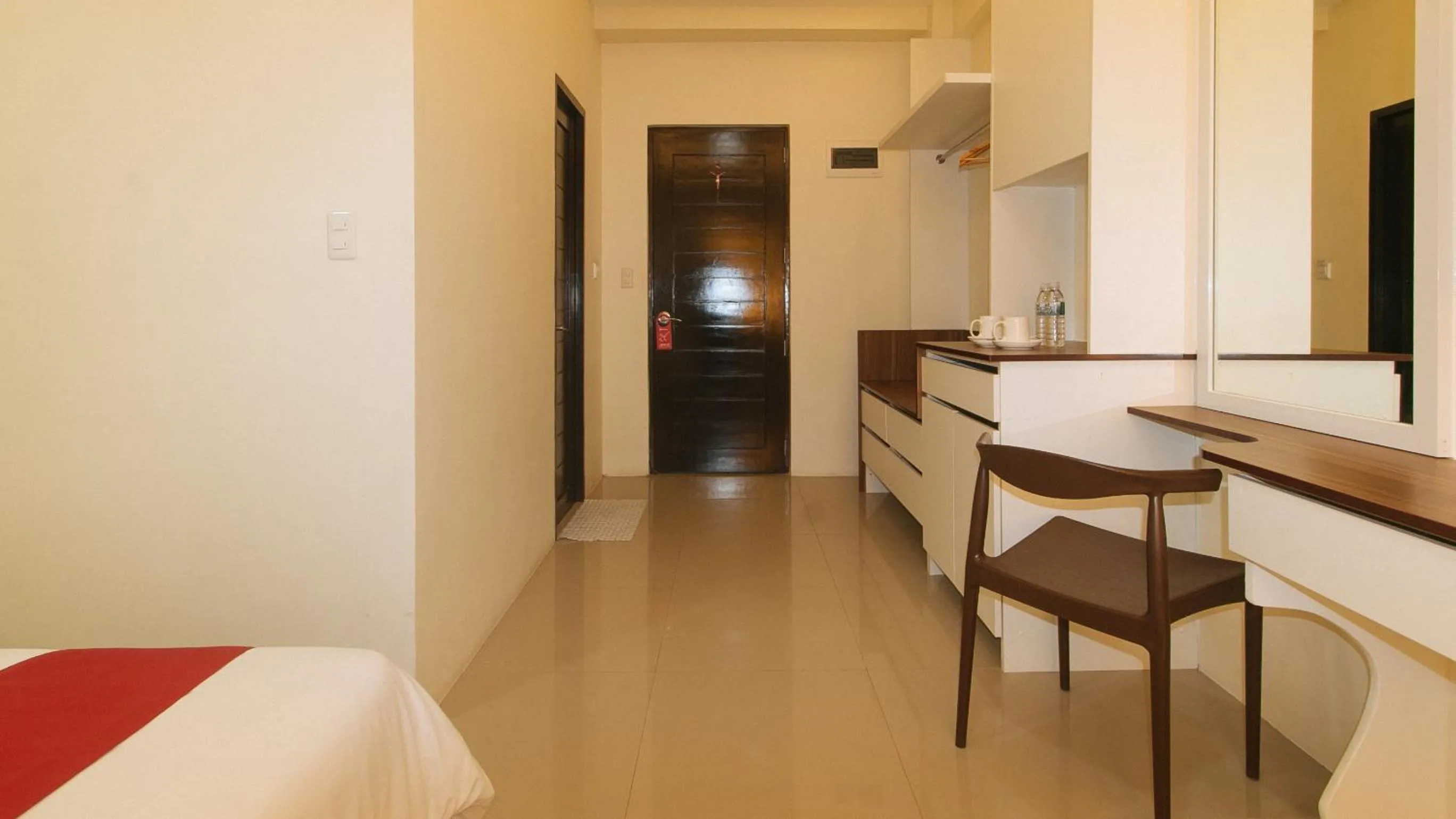 TV and multimedia, Bed in RedDoorz @ Leoncia Apartelle Mandaue City