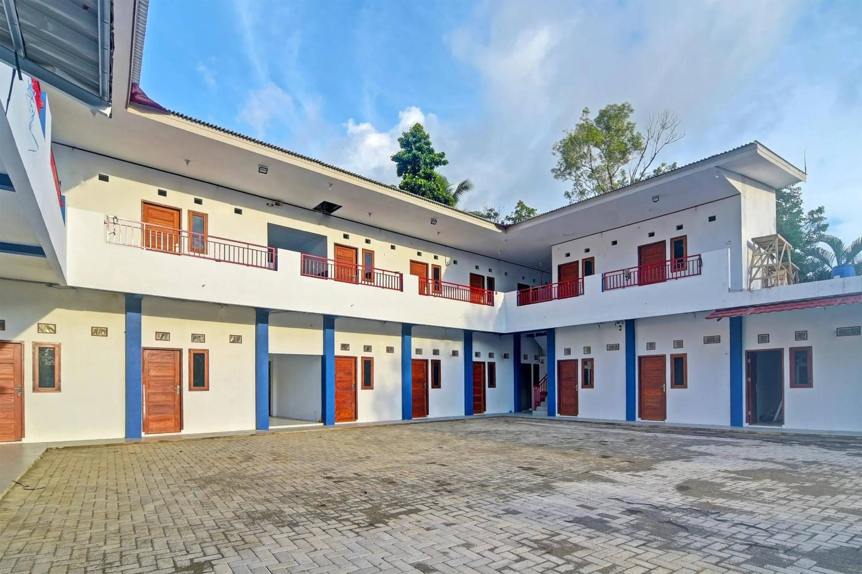 Facade/entrance in Hotel O Cvictory Inn