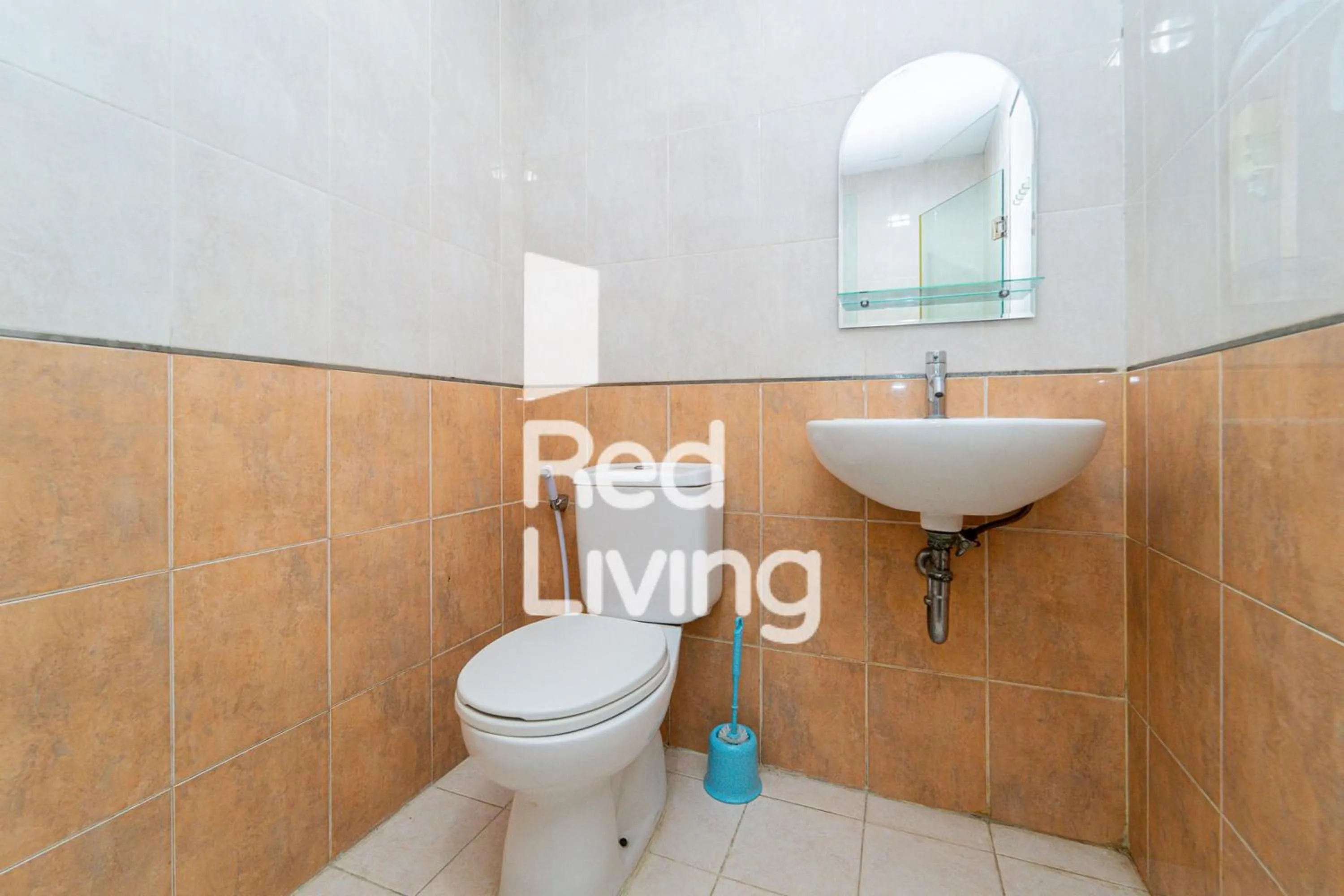 Bathroom in RedLiving Apartemen Tamansari Sudirman - Abdi Home