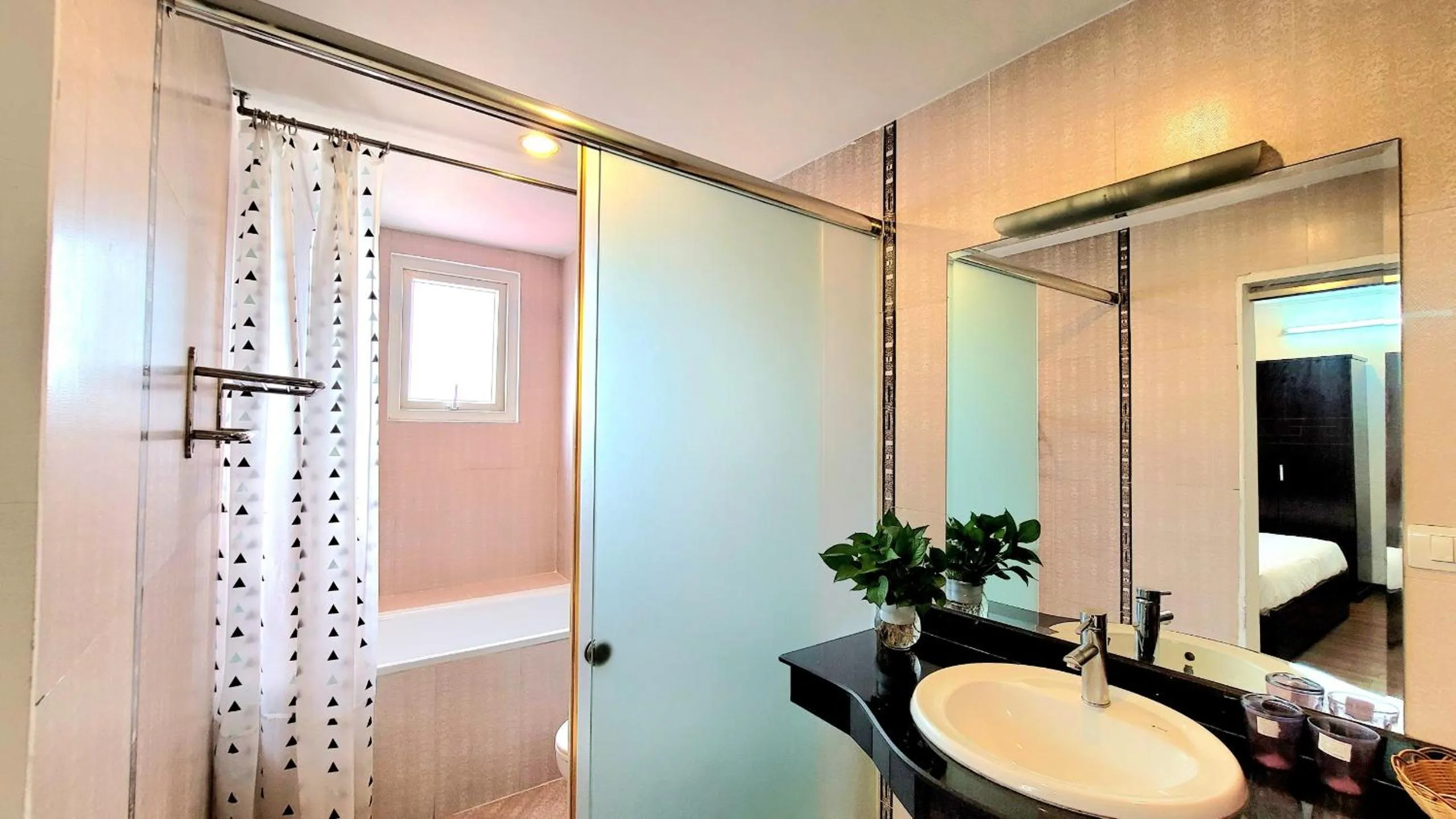 Toilet in Red Building - Hotel - Hà Nội