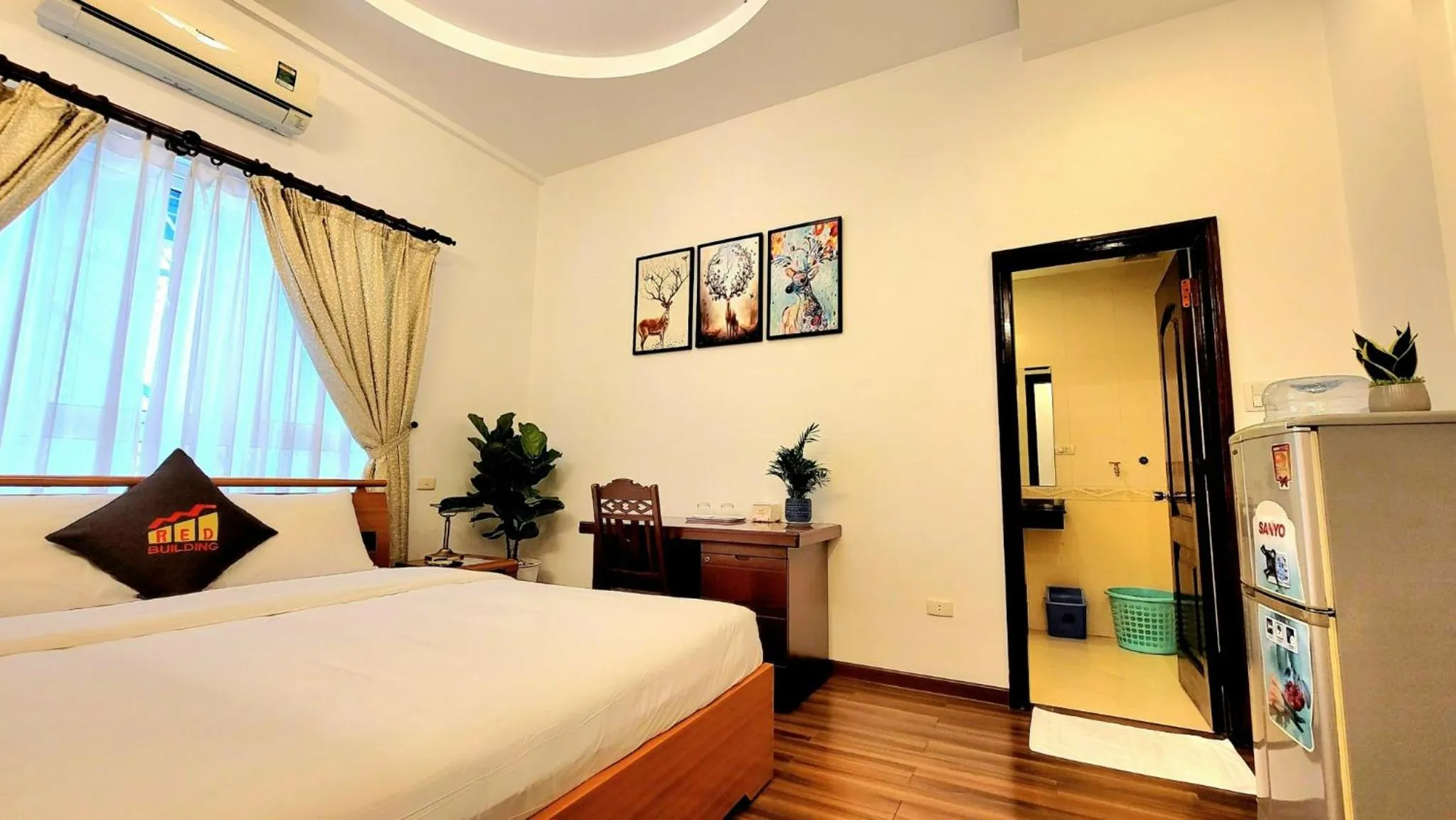 Shower in Red Building - Hotel - Hà Nội