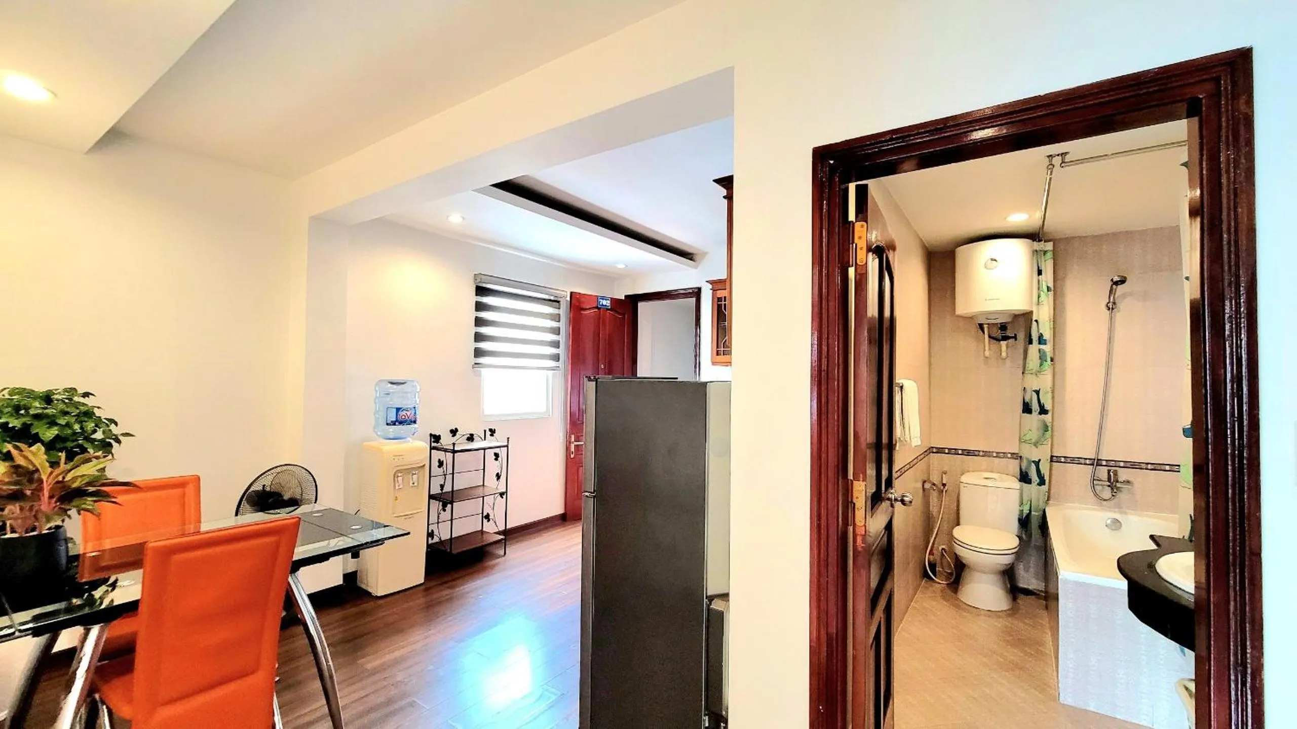 Toilet in Red Building - Hotel - Hà Nội