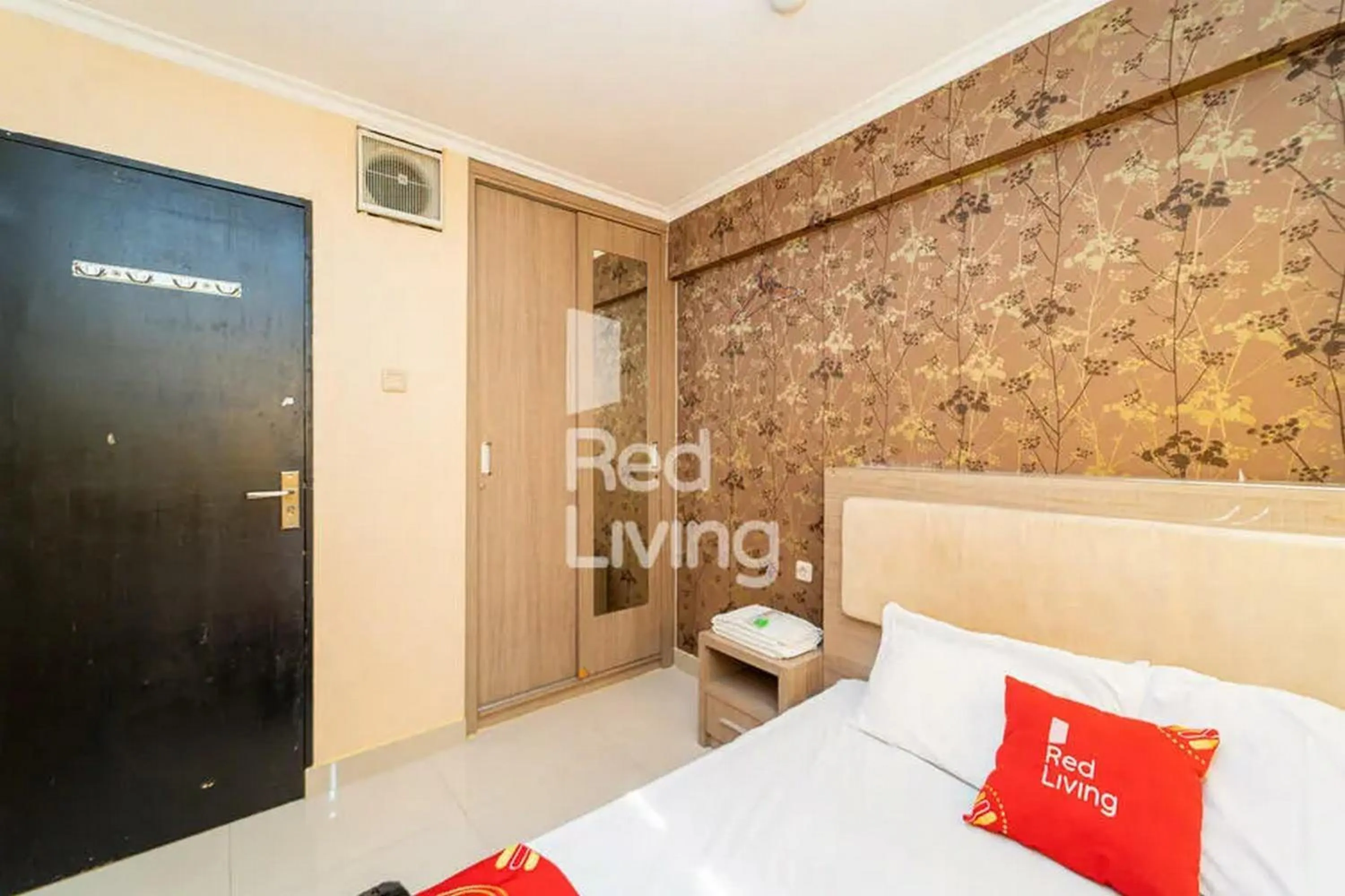 Bedroom, Bed in RedLiving Apartemen Sentra Timur Residence - Myroom id Tower Green