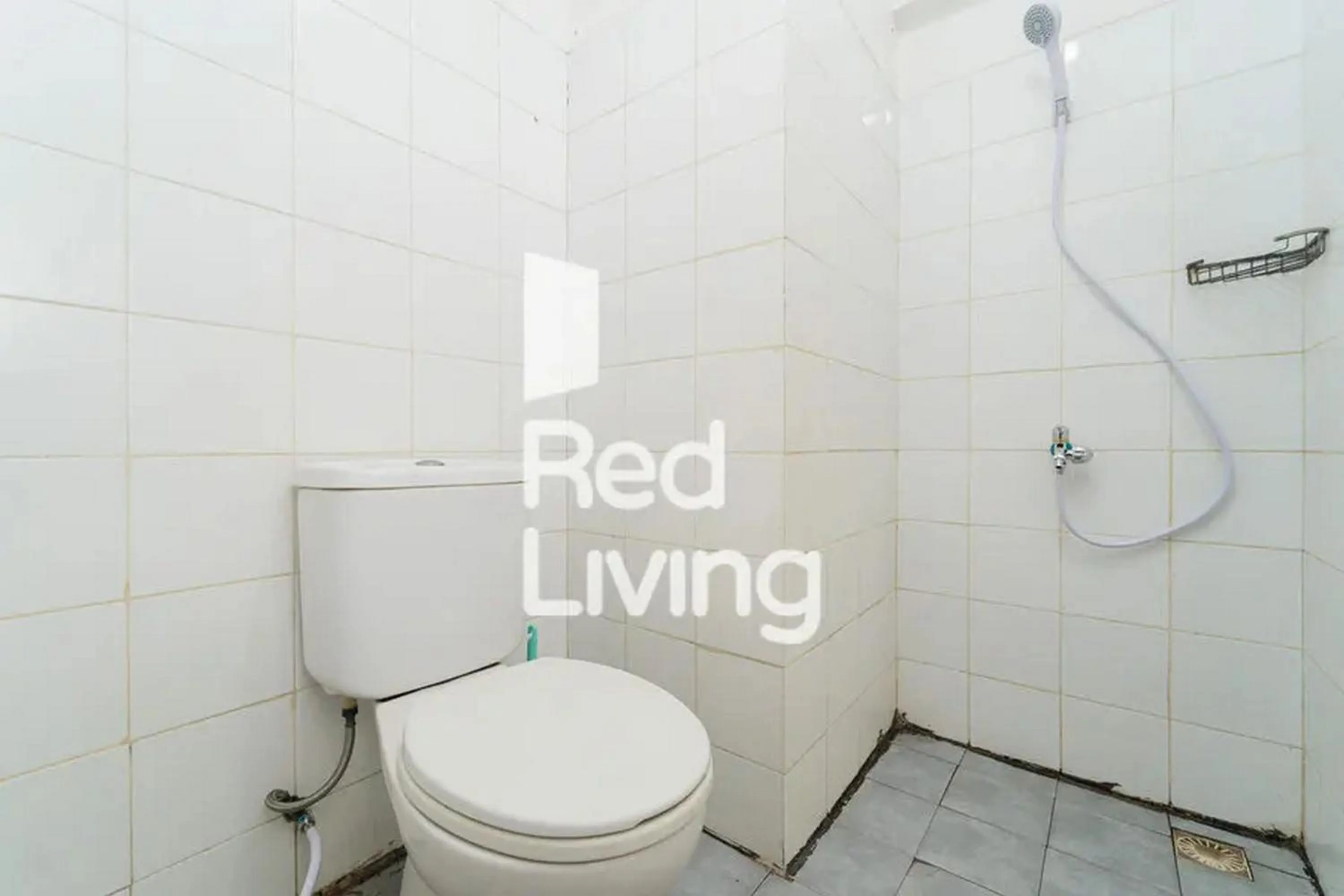 Bathroom in RedLiving Apartemen Sentra Timur Residence - Myroom id Tower Green