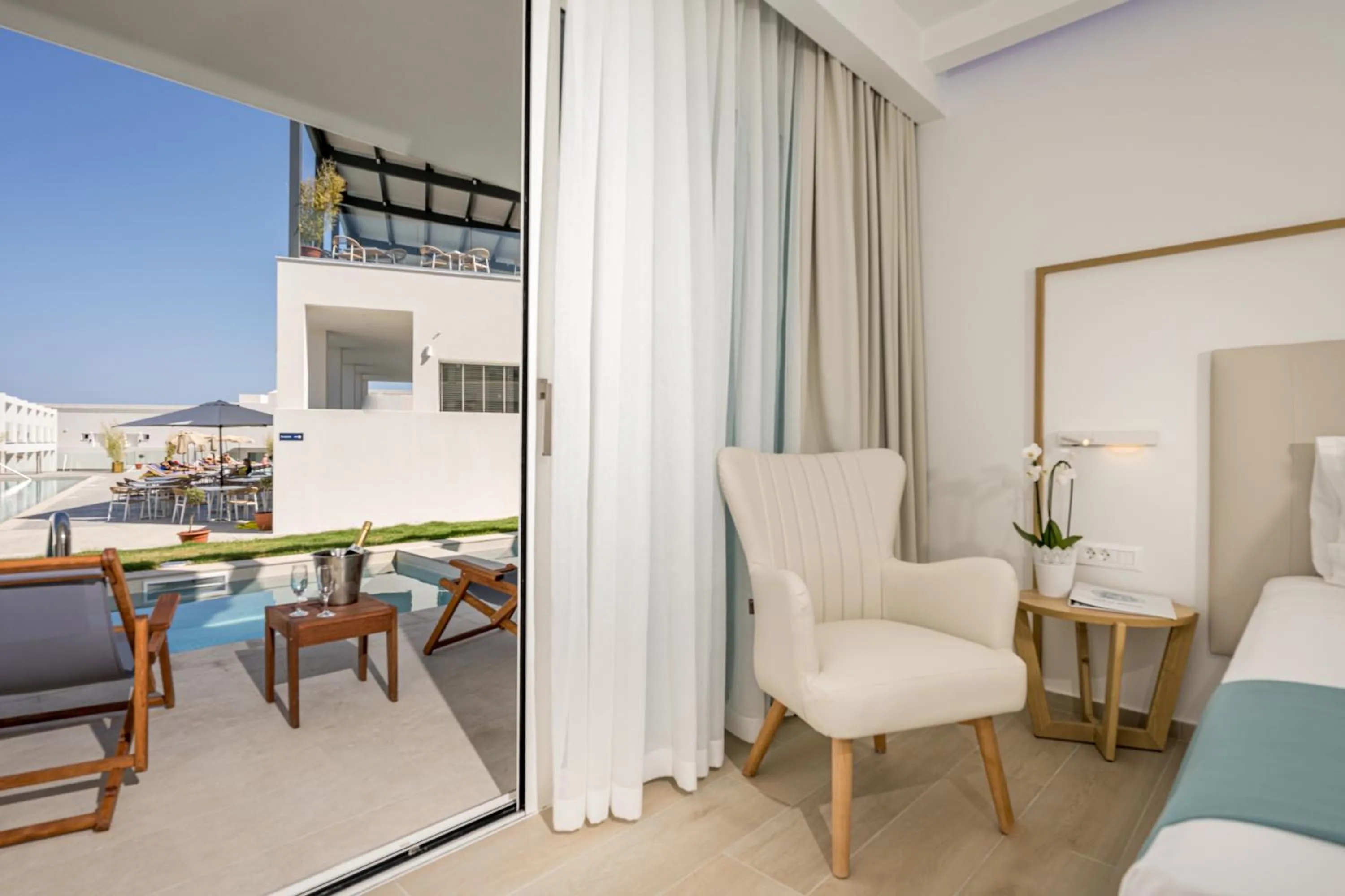 Pool view in Mirage Bleu Hotel