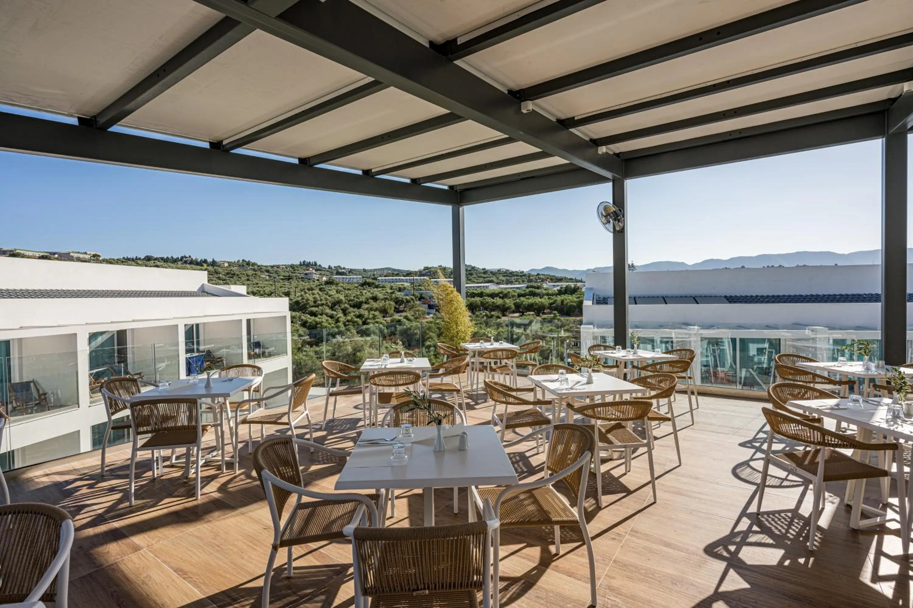 Restaurant/places to eat in Mirage Bleu Hotel