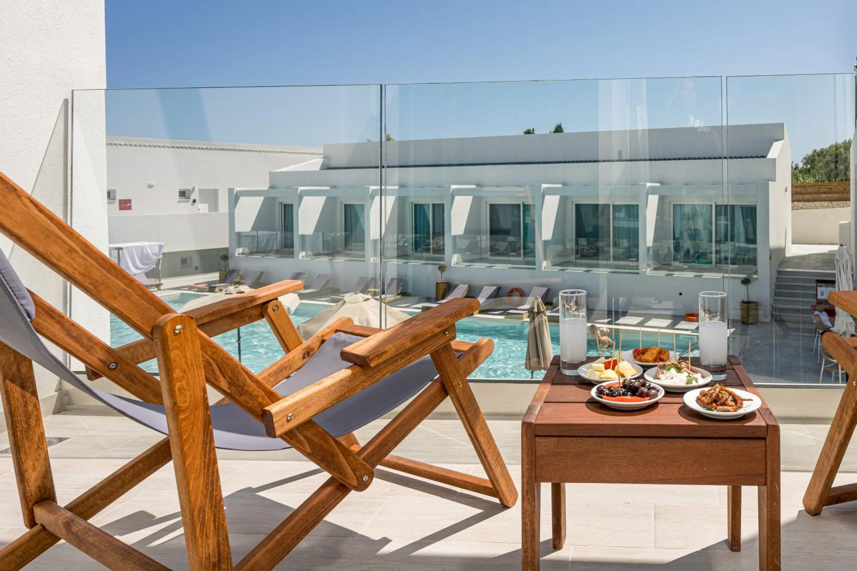 Pool view in Mirage Bleu Hotel