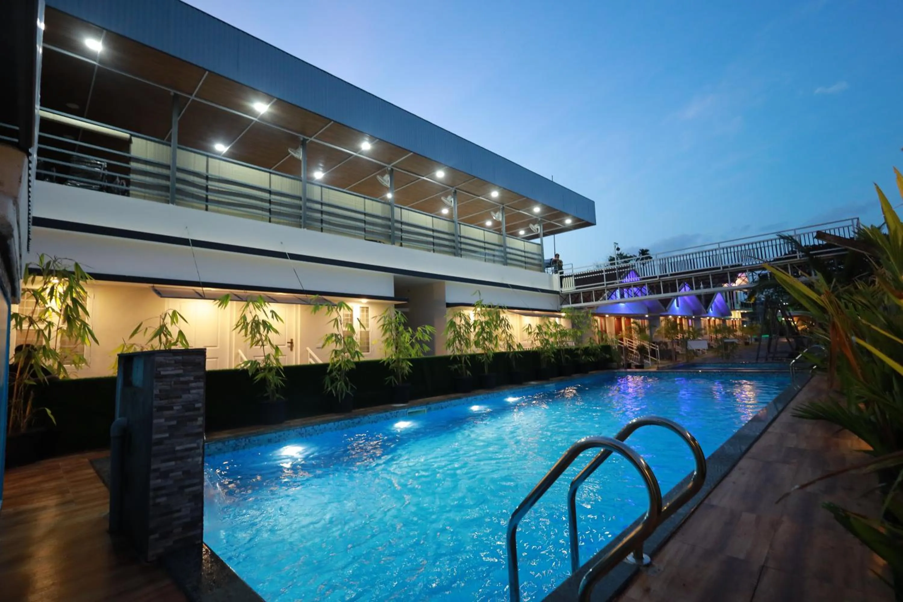 Swimming pool in Lakeway Resorts