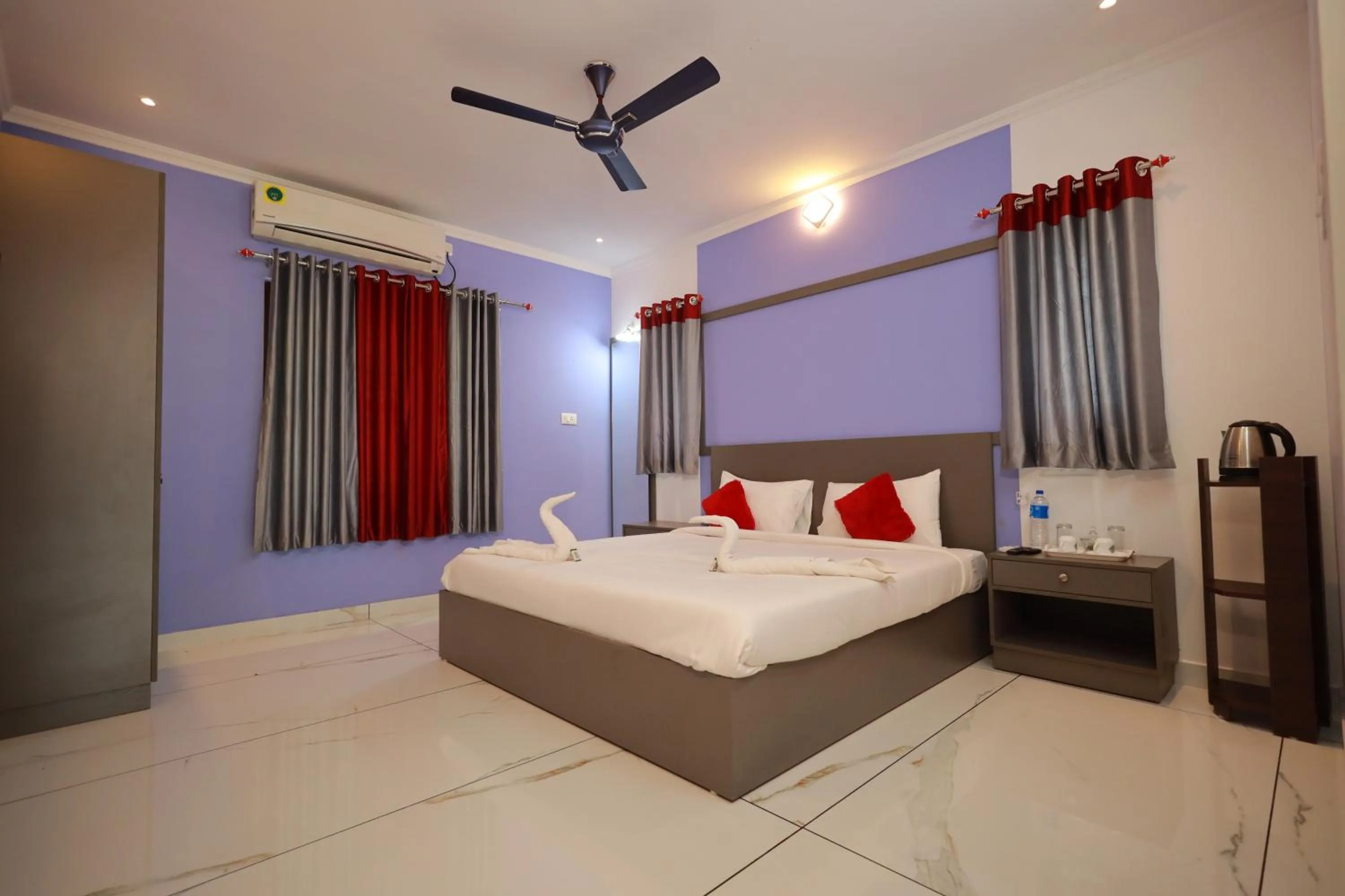 Bed in Lakeway Resorts