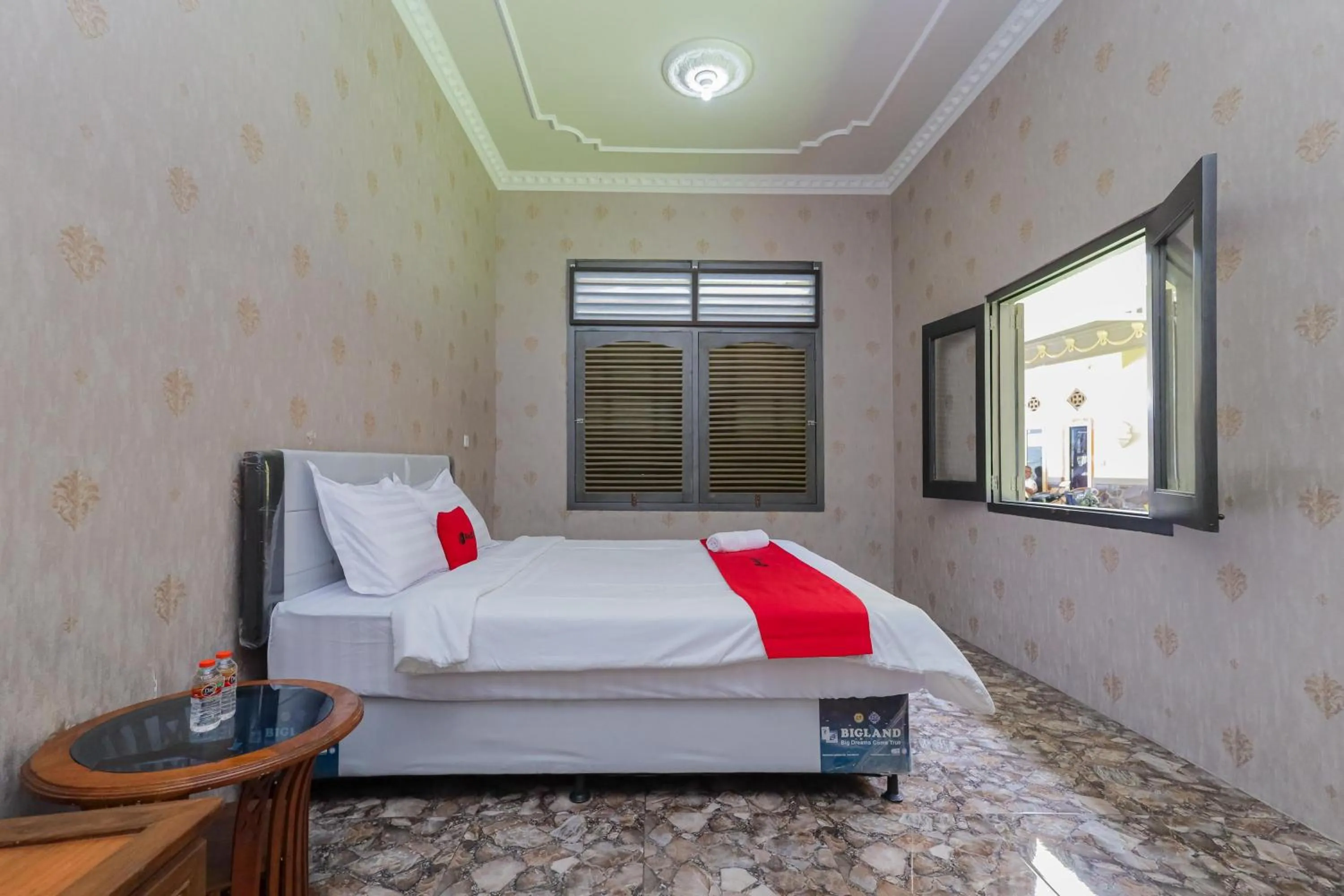 Bedroom, Bed in RedDoorz Plus @ Villa Bontes Batu