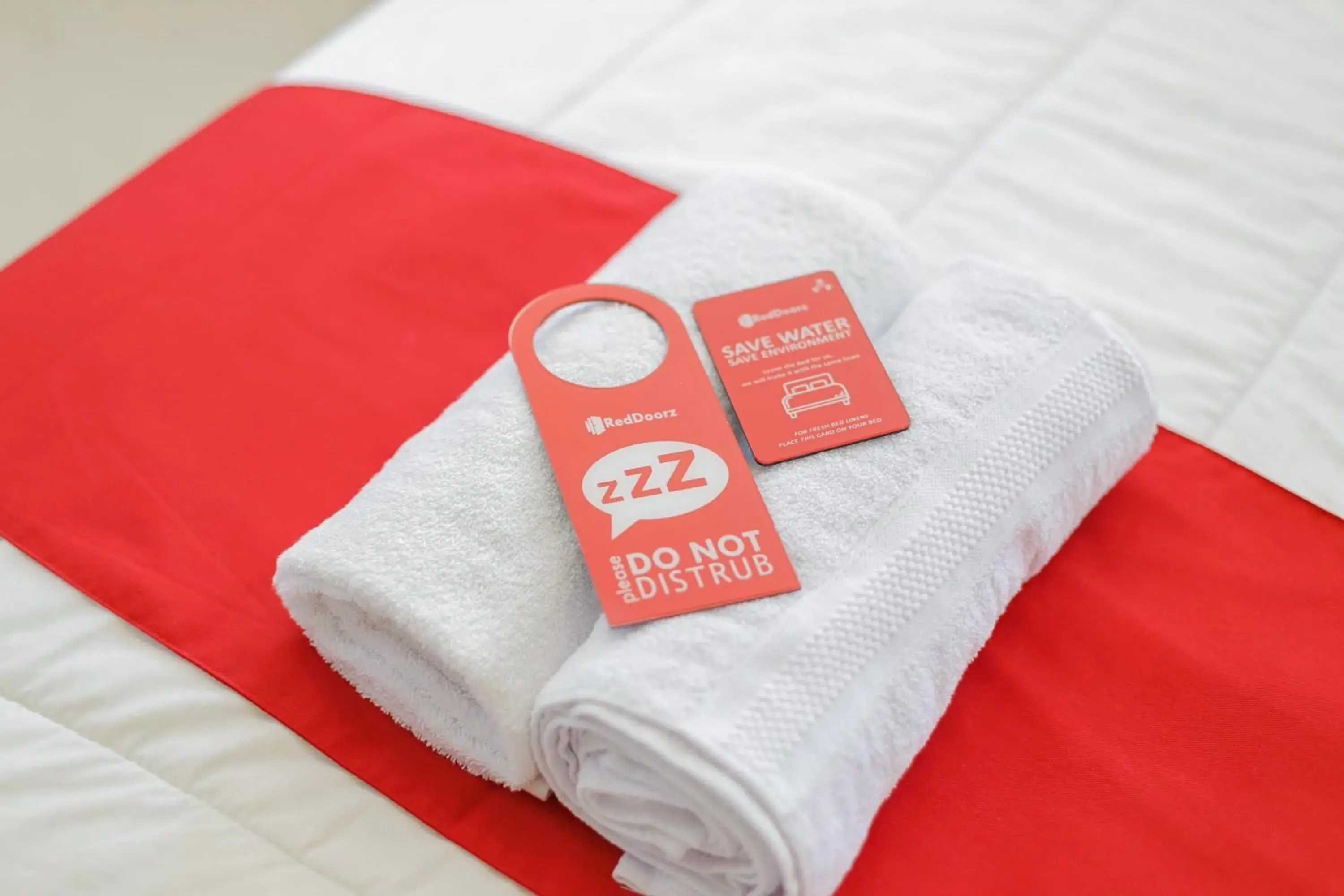 Deluxe Room in RedDoorz Plus @ Villa Bontes Batu Deluxe Room in RedDoorz Plus @ Villa Bontes Batu