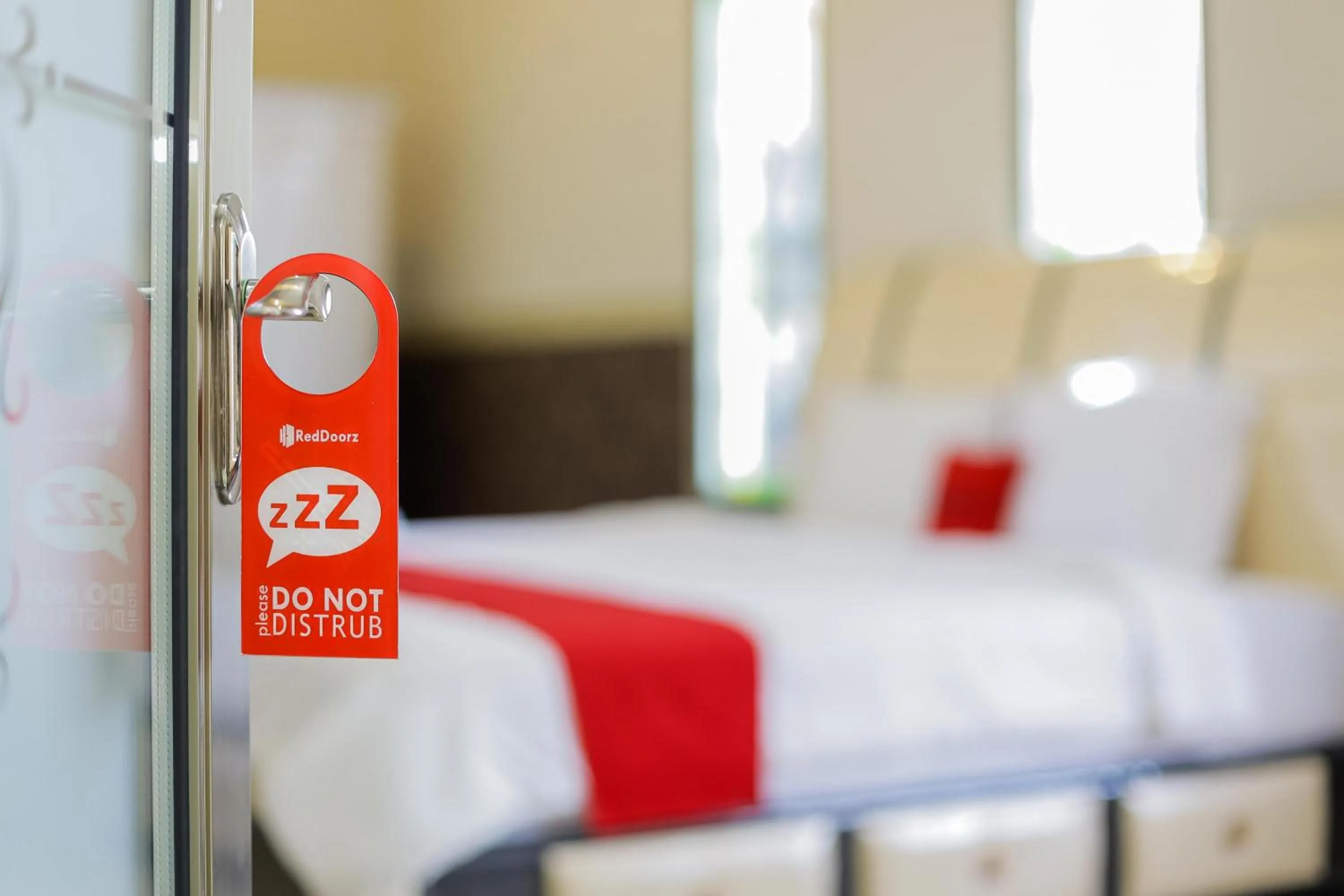 Bedroom, Bed in RedDoorz Plus @ Villa Bontes Batu