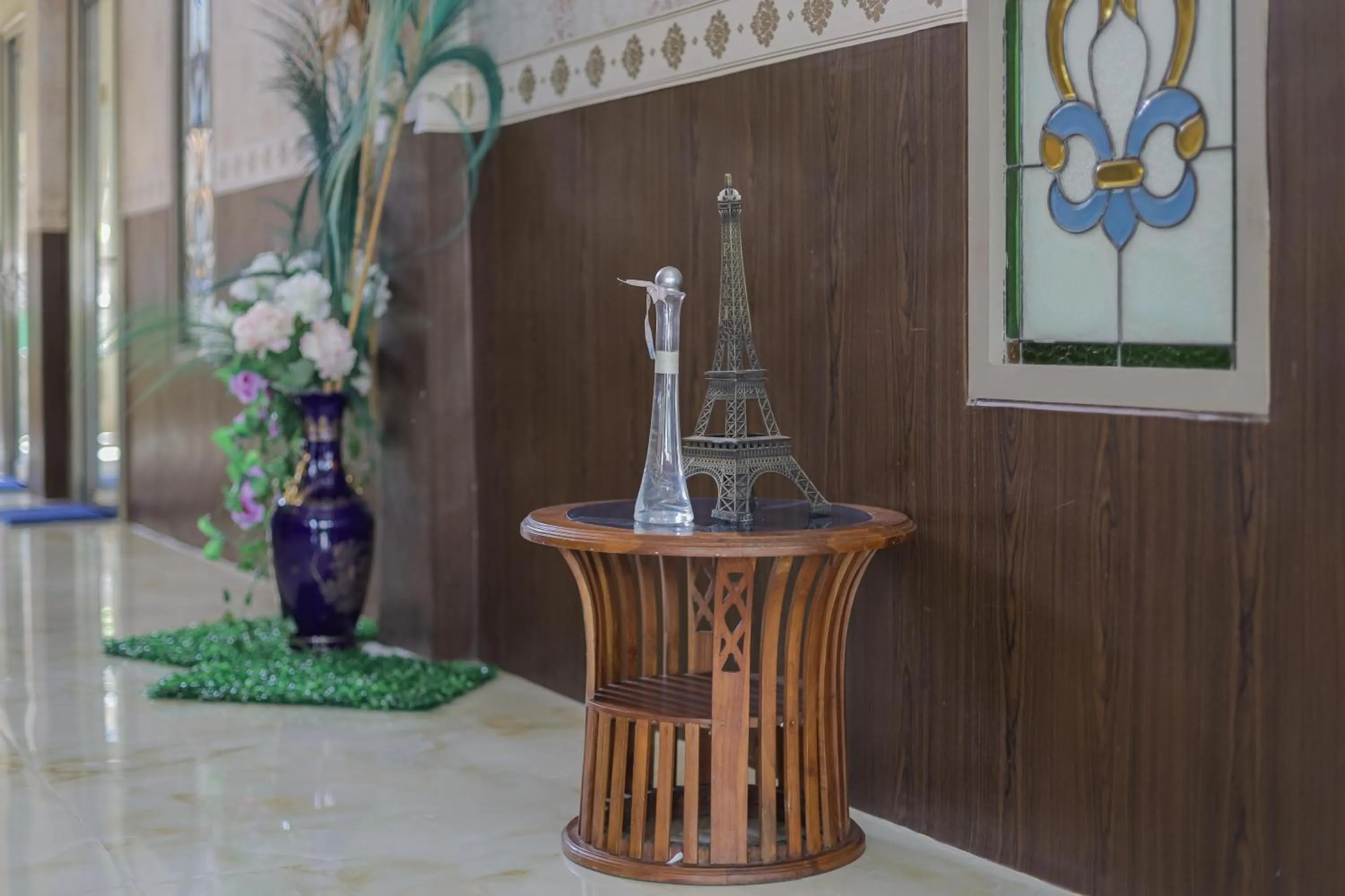 Decorative detail in RedDoorz Plus @ Villa Bontes Batu