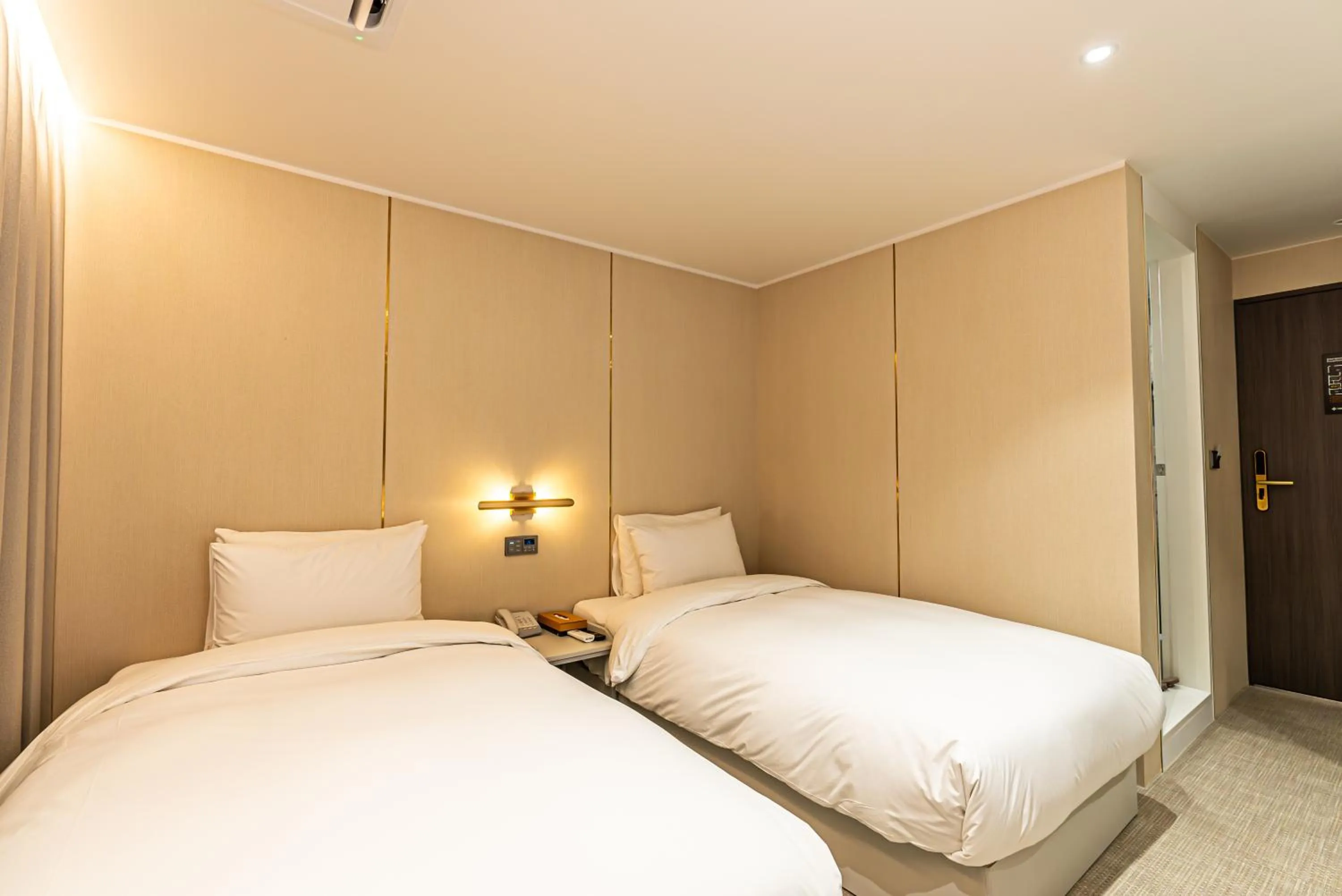 Bedroom, Bed in Hotel The Grang Seogwipo