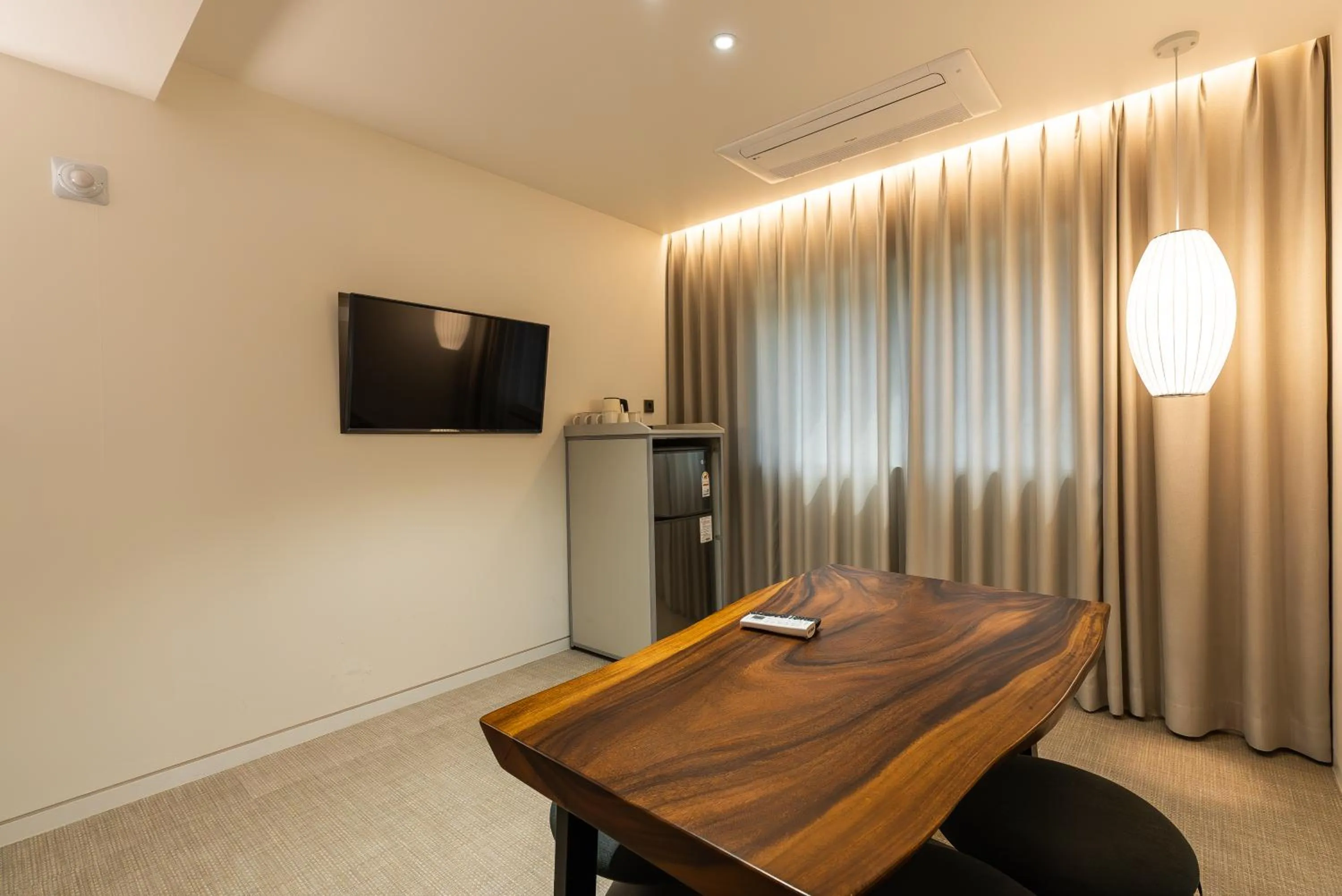 TV and multimedia in Hotel The Grang Seogwipo