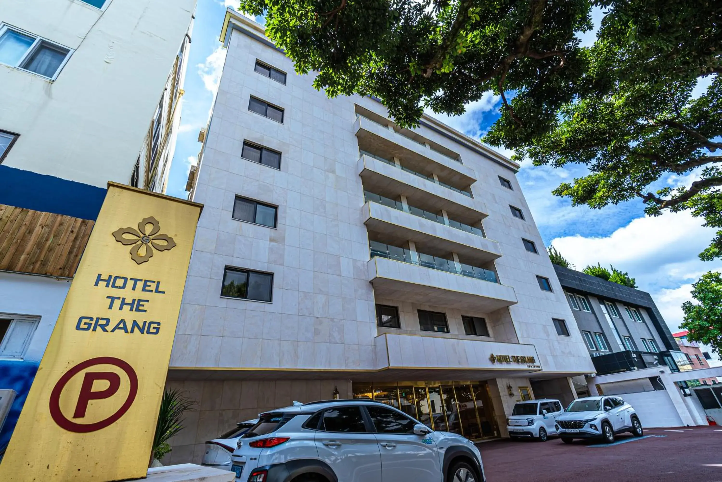 Property building in Hotel The Grang Seogwipo Property building in Hotel The Grang Seogwipo