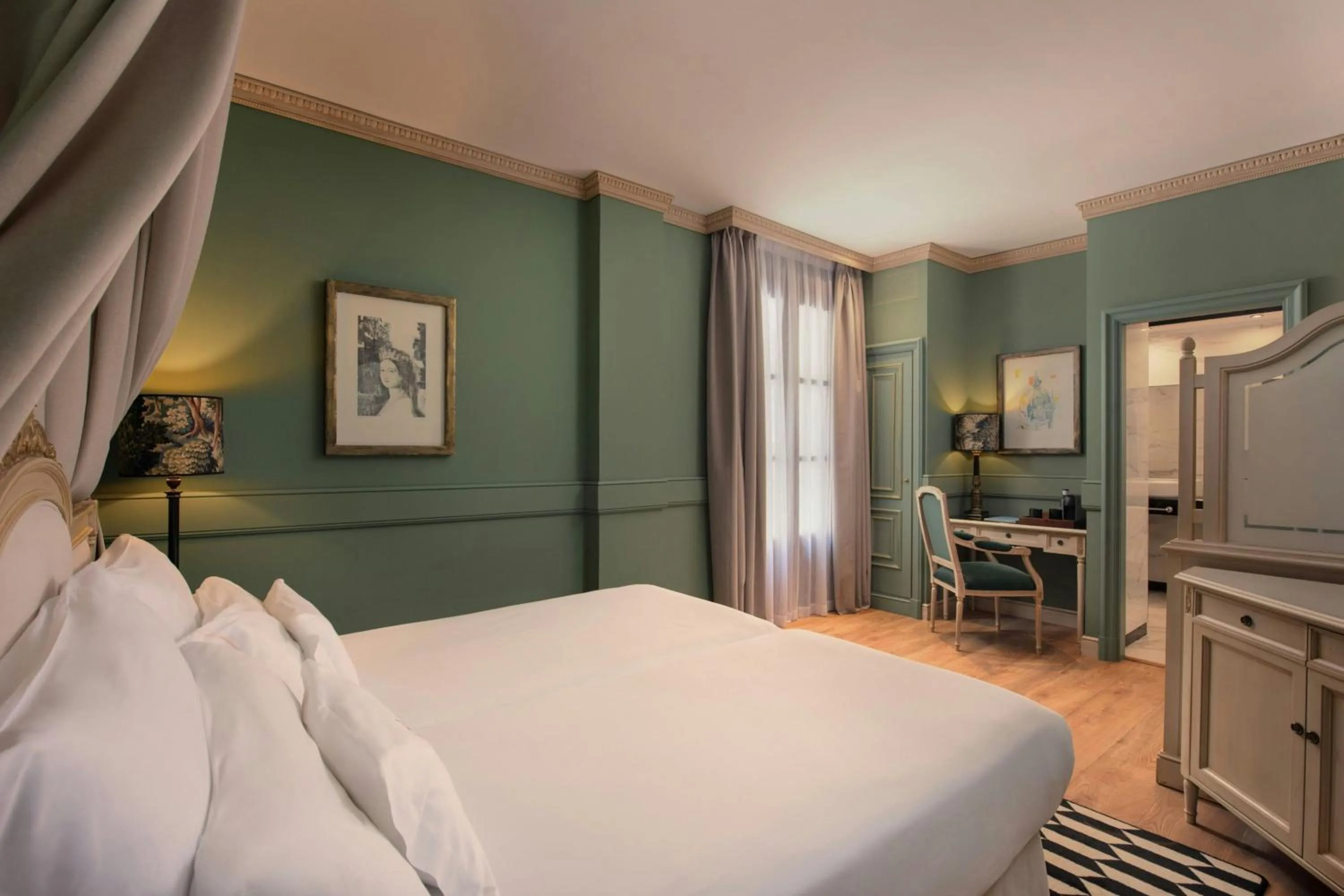 Photo of the whole room, Bed in Eugenia de Montijo, Autograph Collection