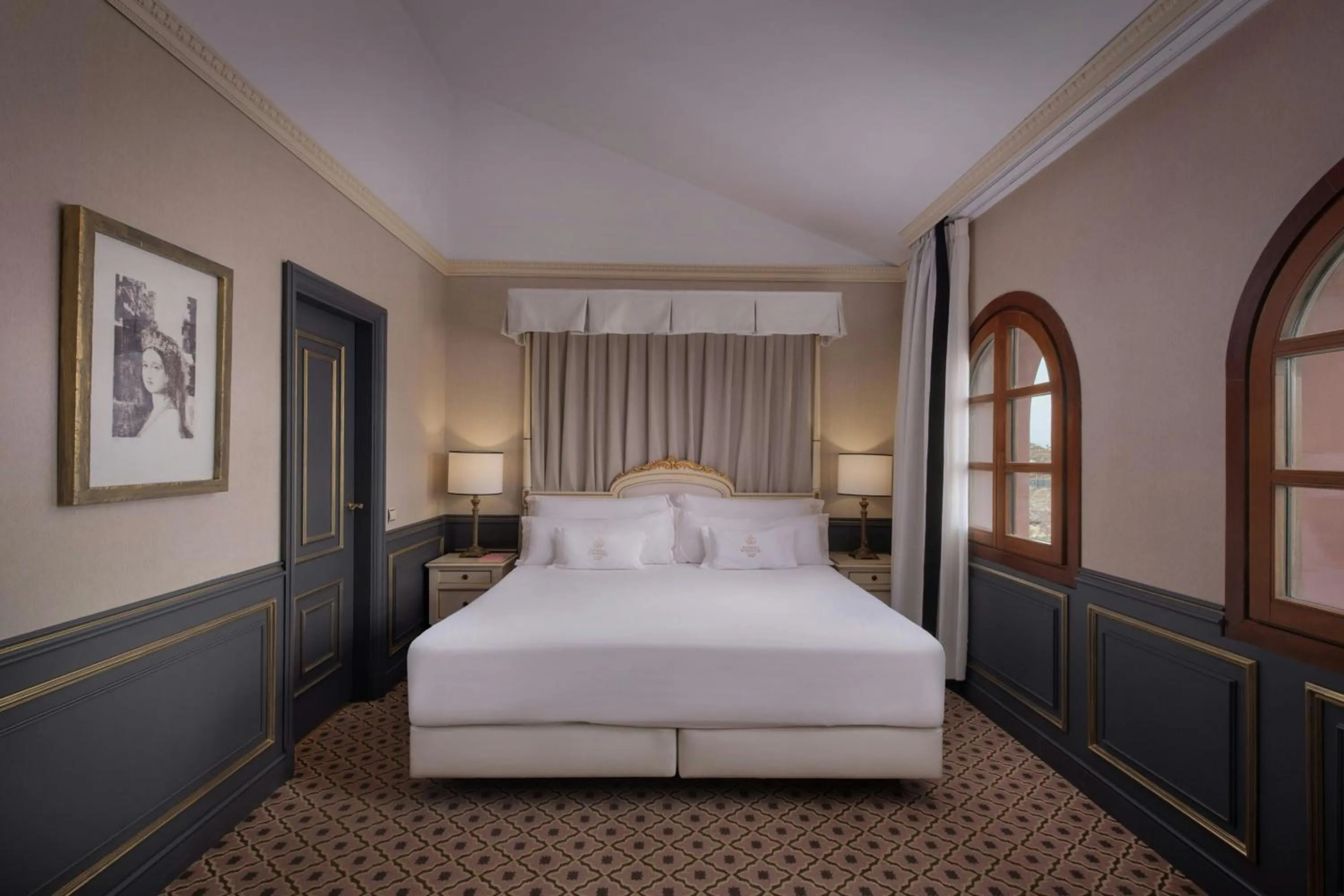 Photo of the whole room, Bed in Eugenia de Montijo, Autograph Collection