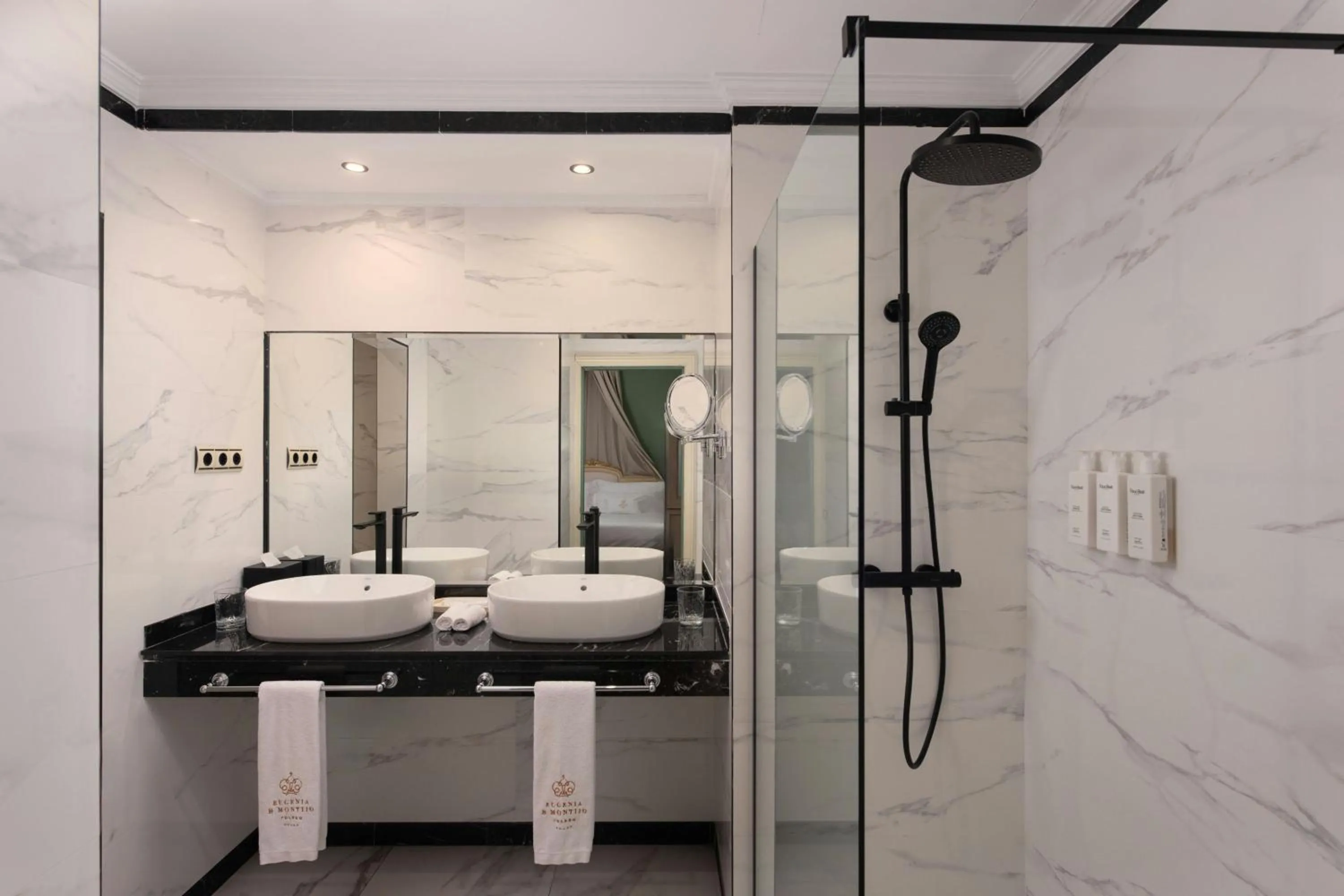 Bathroom in Eugenia de Montijo, Autograph Collection