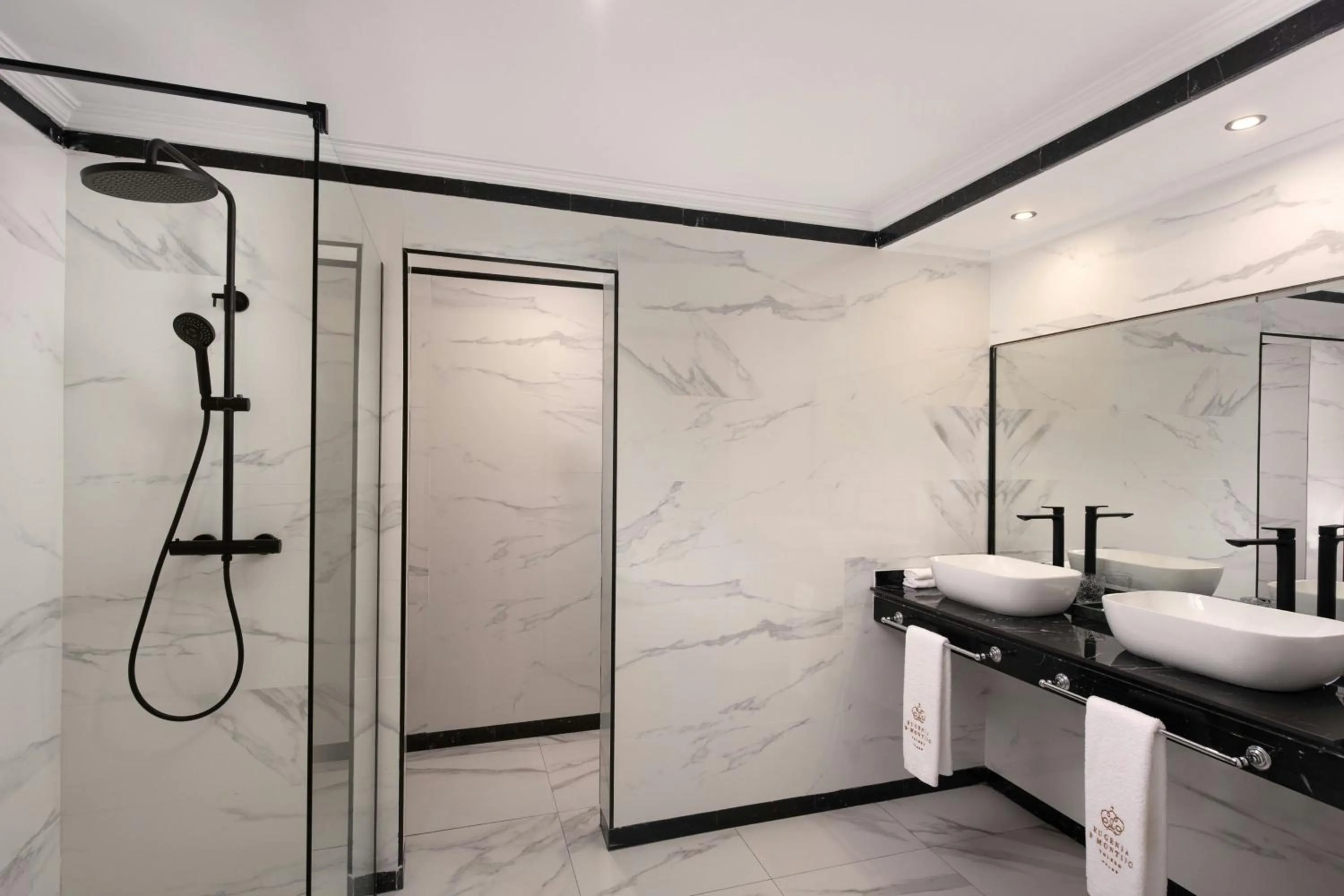 Bathroom in Eugenia de Montijo, Autograph Collection