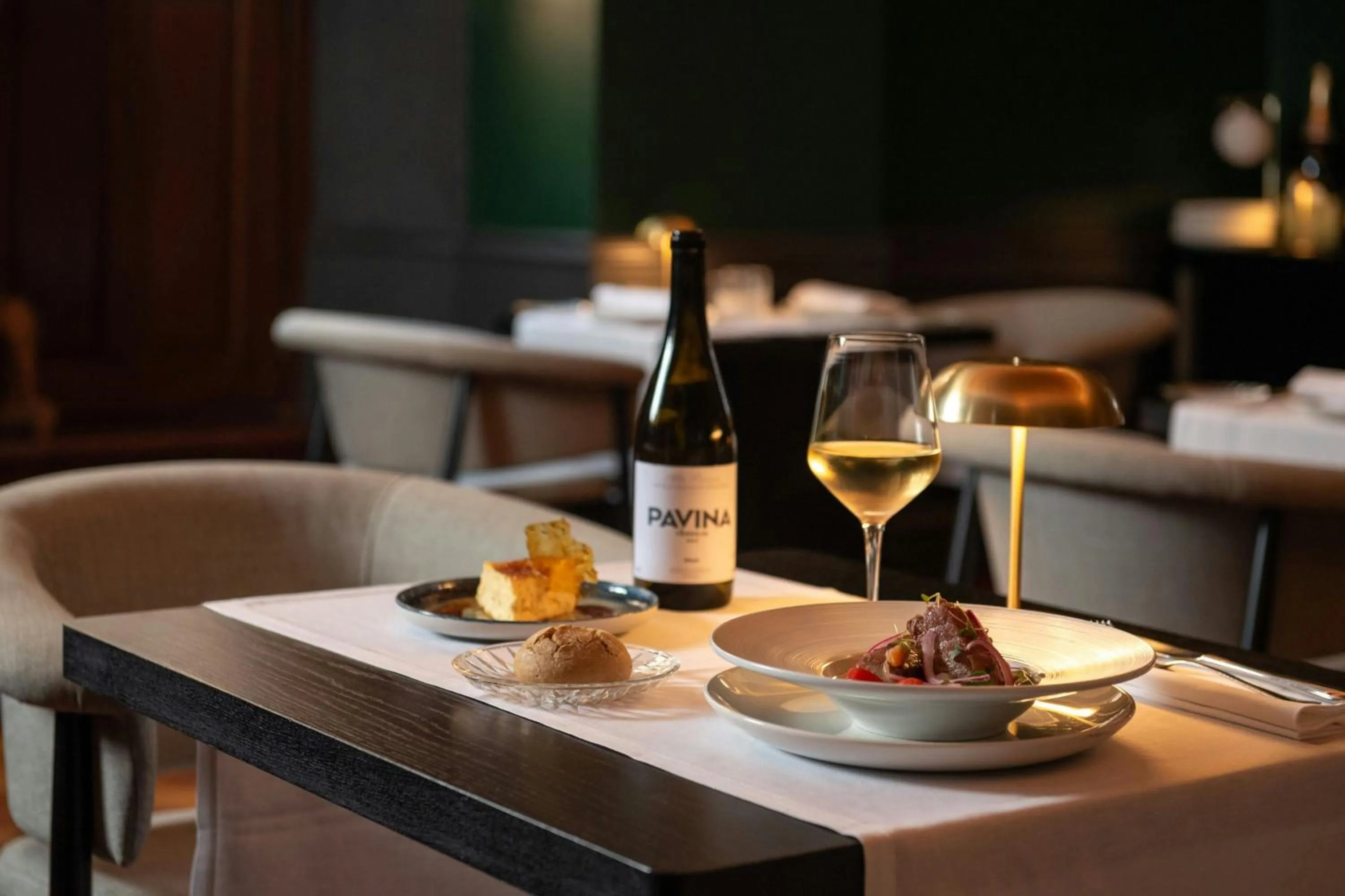 Restaurant/places to eat in Eugenia de Montijo, Autograph Collection