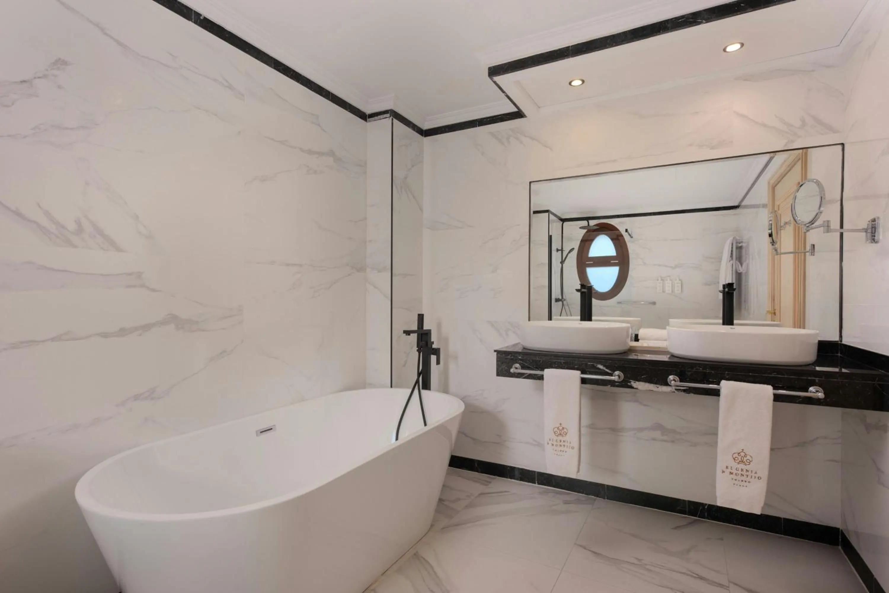 Bathroom in Eugenia de Montijo, Autograph Collection