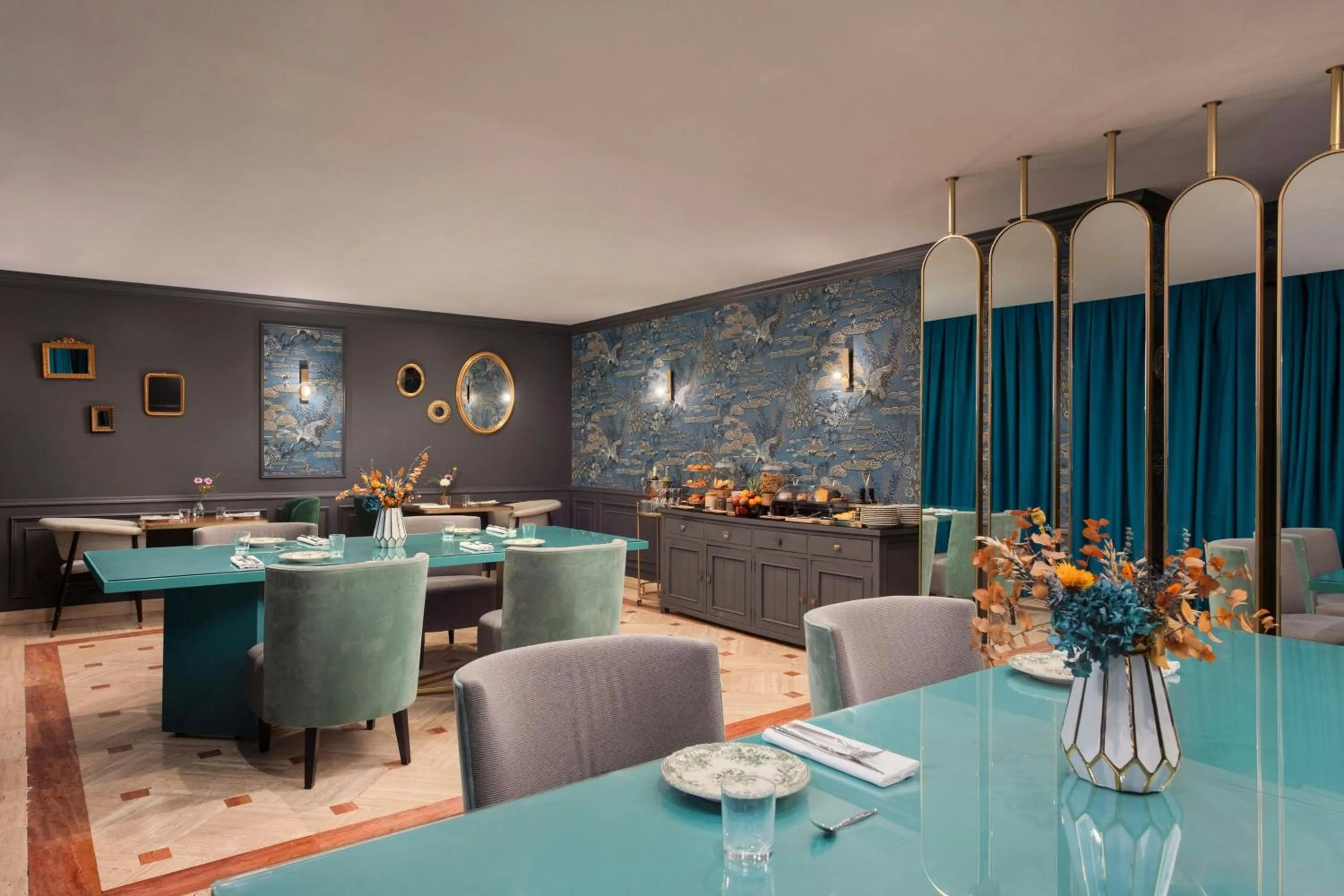 Breakfast in Eugenia de Montijo, Autograph Collection